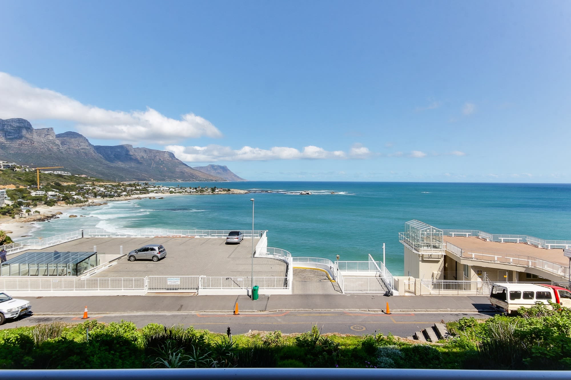 Sophisticated Clifton Apartment w Sea Views Dunmore Breeze Photo