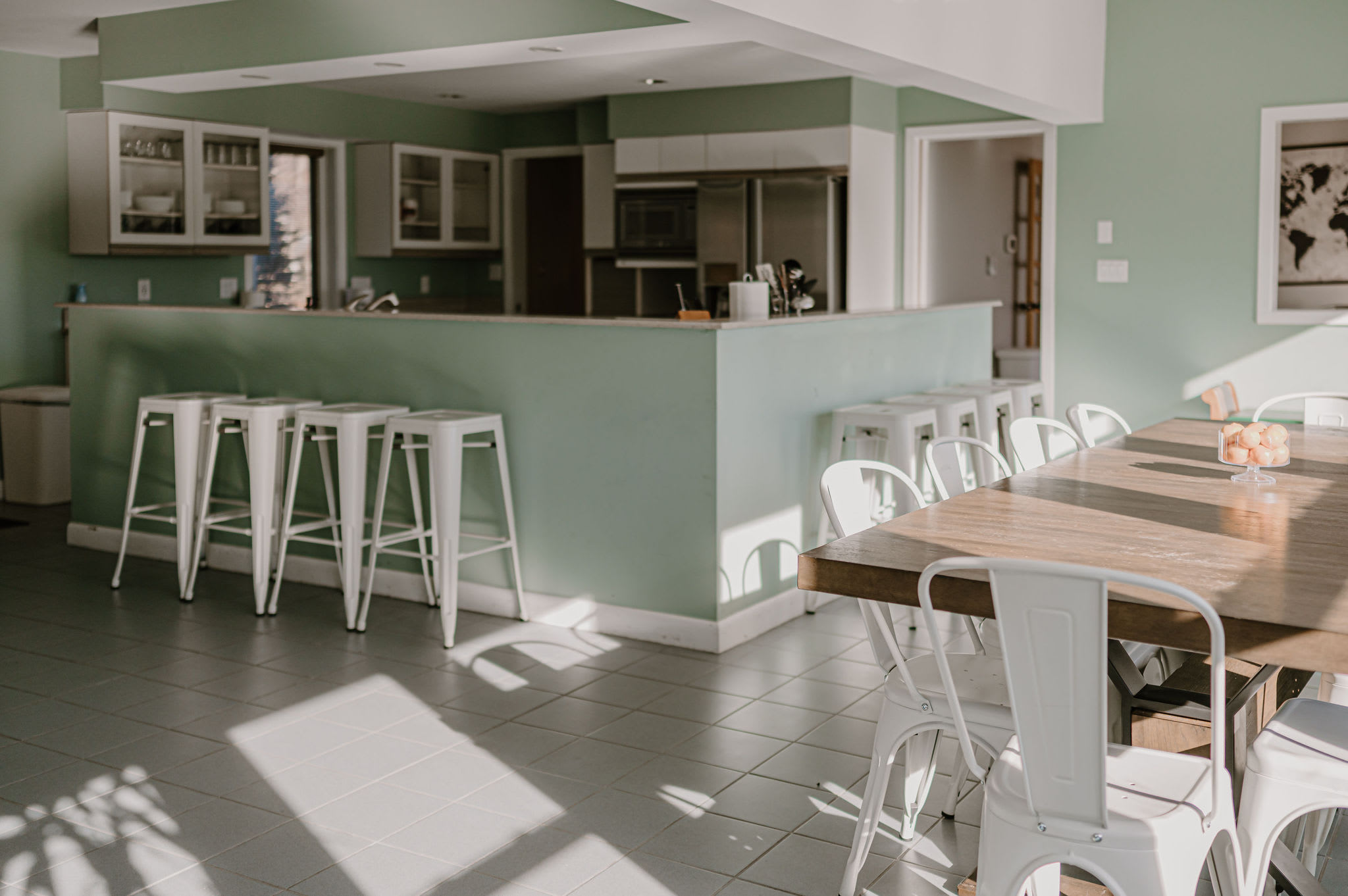 There is room for everyone in this kitchen!