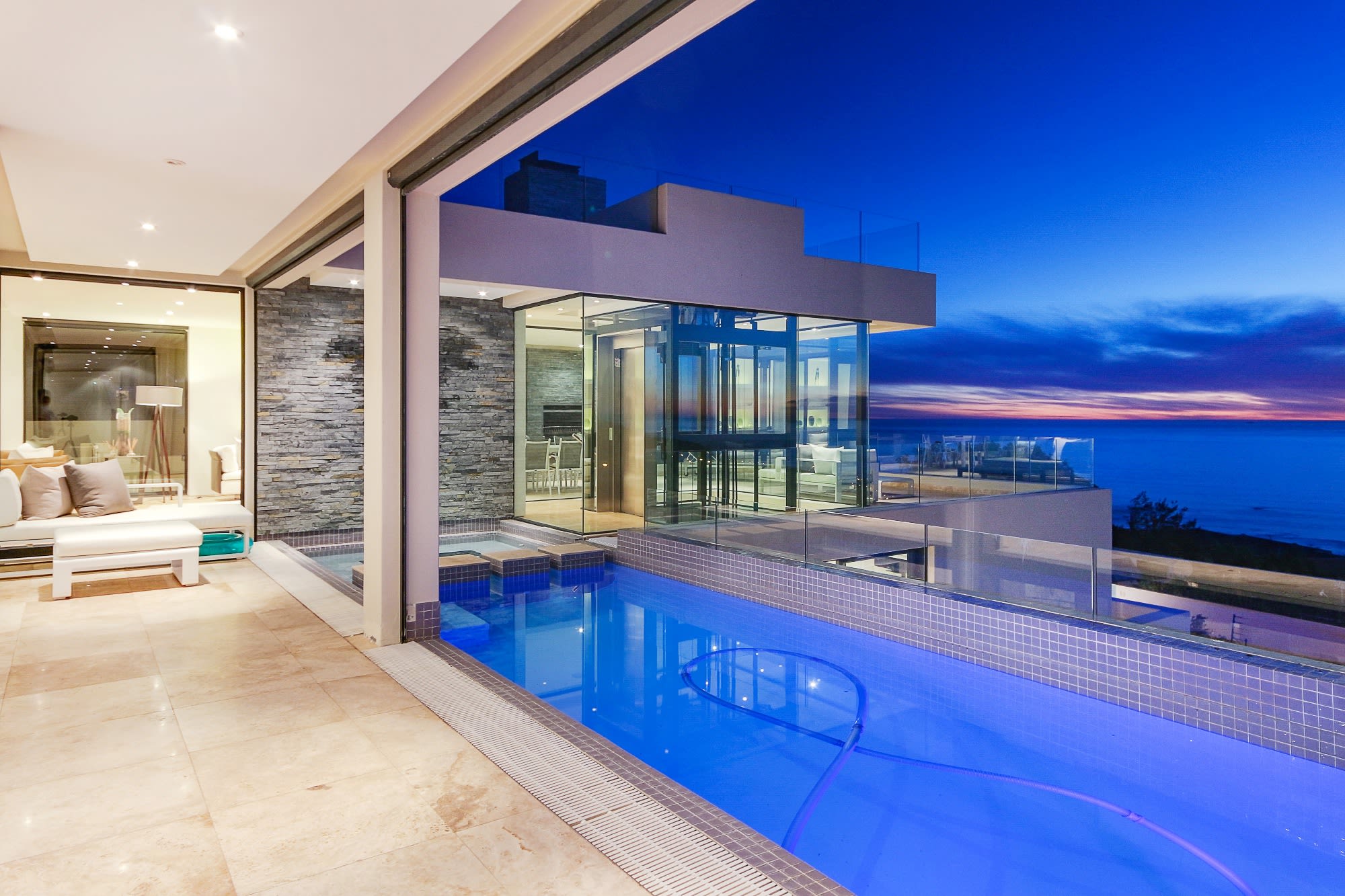 Spectacular Holiday Villa w Private Pool Gym Prima Views