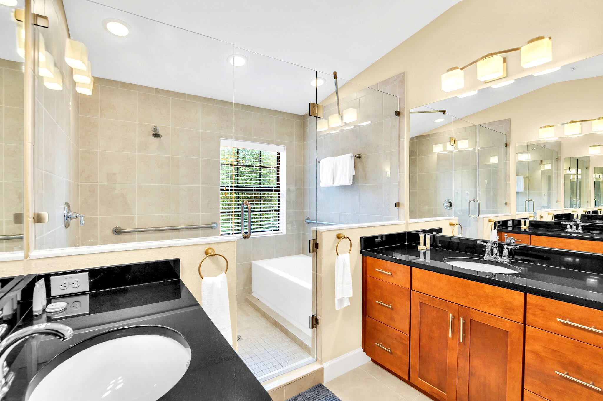 4BR Townhome Near Disney Pool Access | Photo 15
