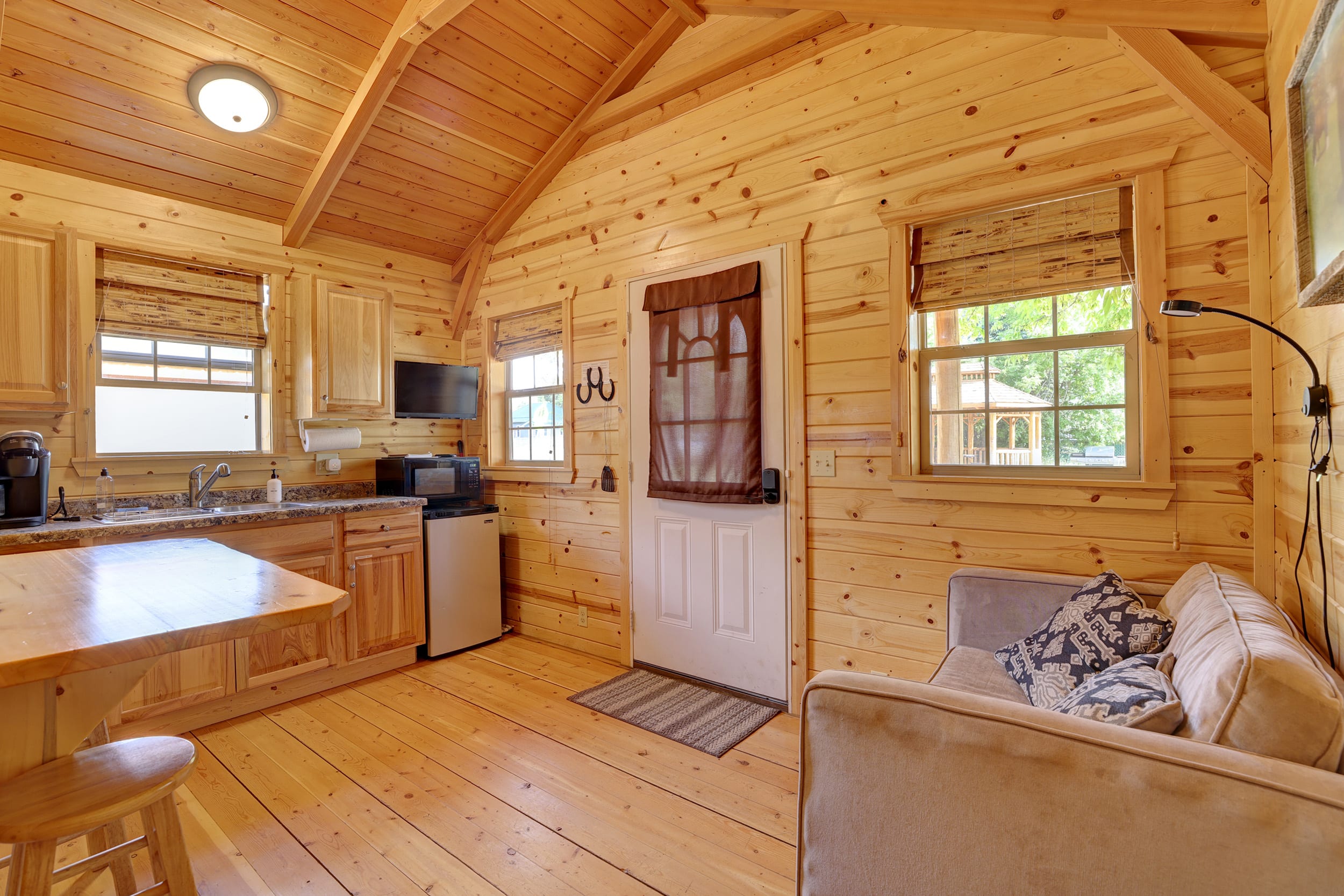 Cozy Cabins With Scenic Mountain Access - Charming Rustic Retreat - Wyoming