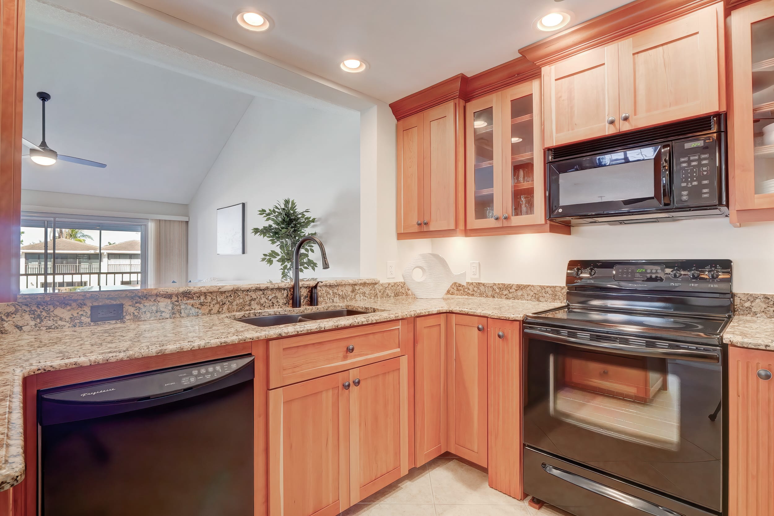 A 2 Waterfront Condo Near Naples Bay Beaches | Photo 7