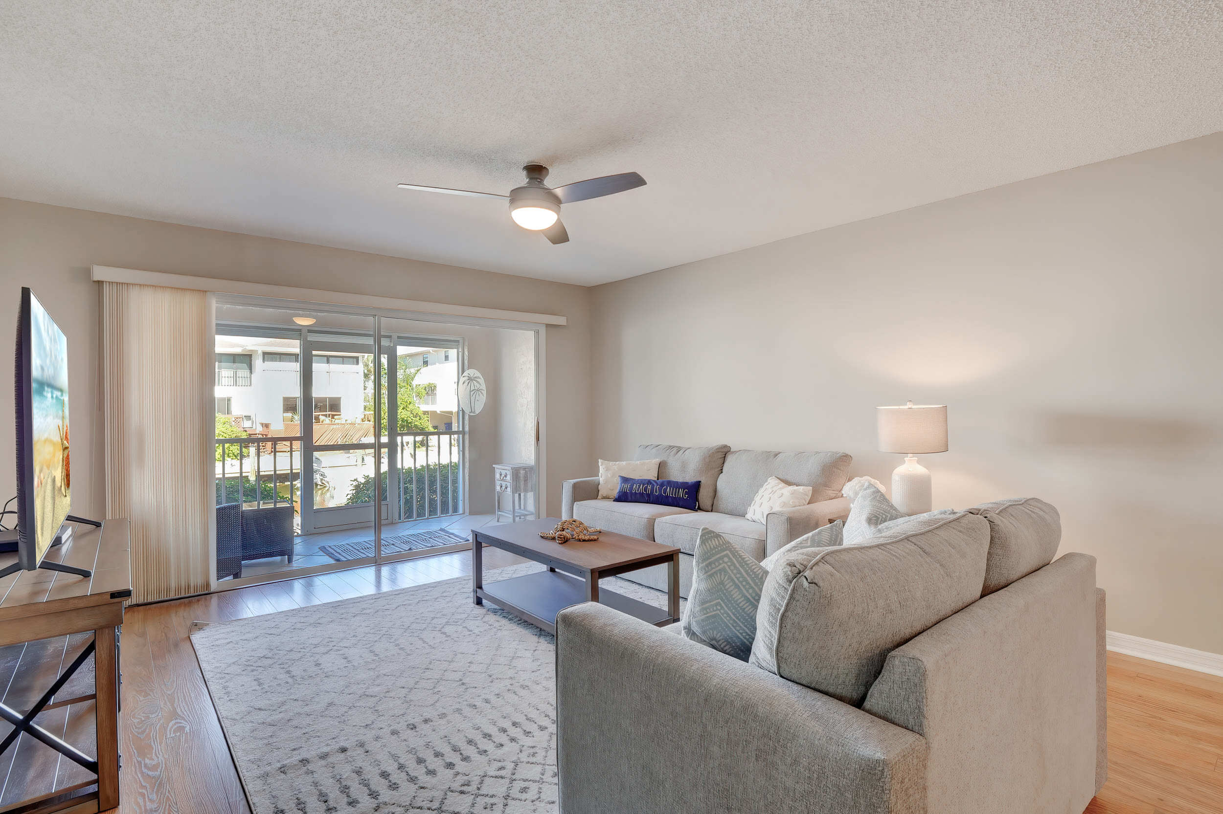 A 1 Waterfront Condo Near Naples Bay Beaches 15