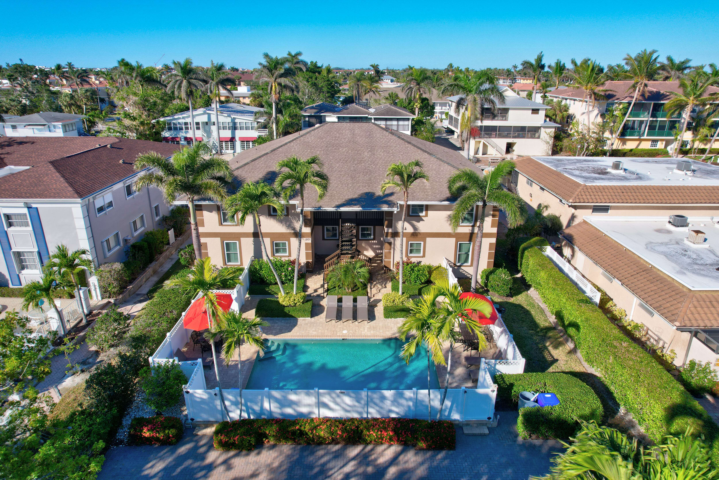 A 1 Waterfront Condo Near Naples Bay Beaches 36