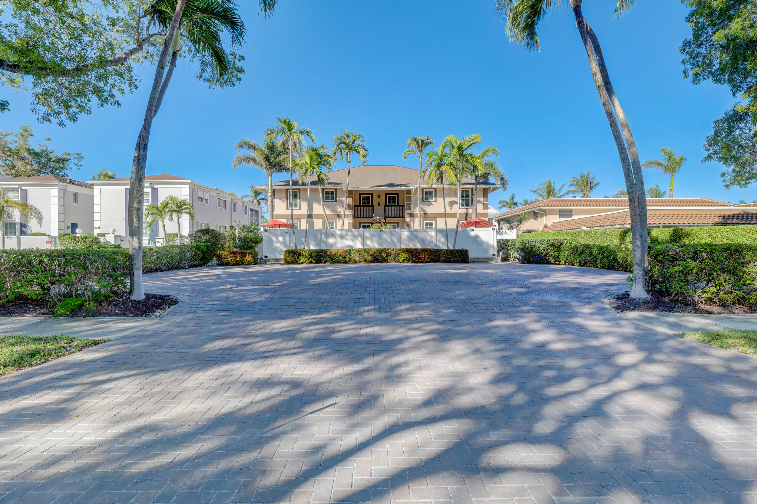 A 2 Waterfront Condo Near Naples Bay Beaches | Photo 34