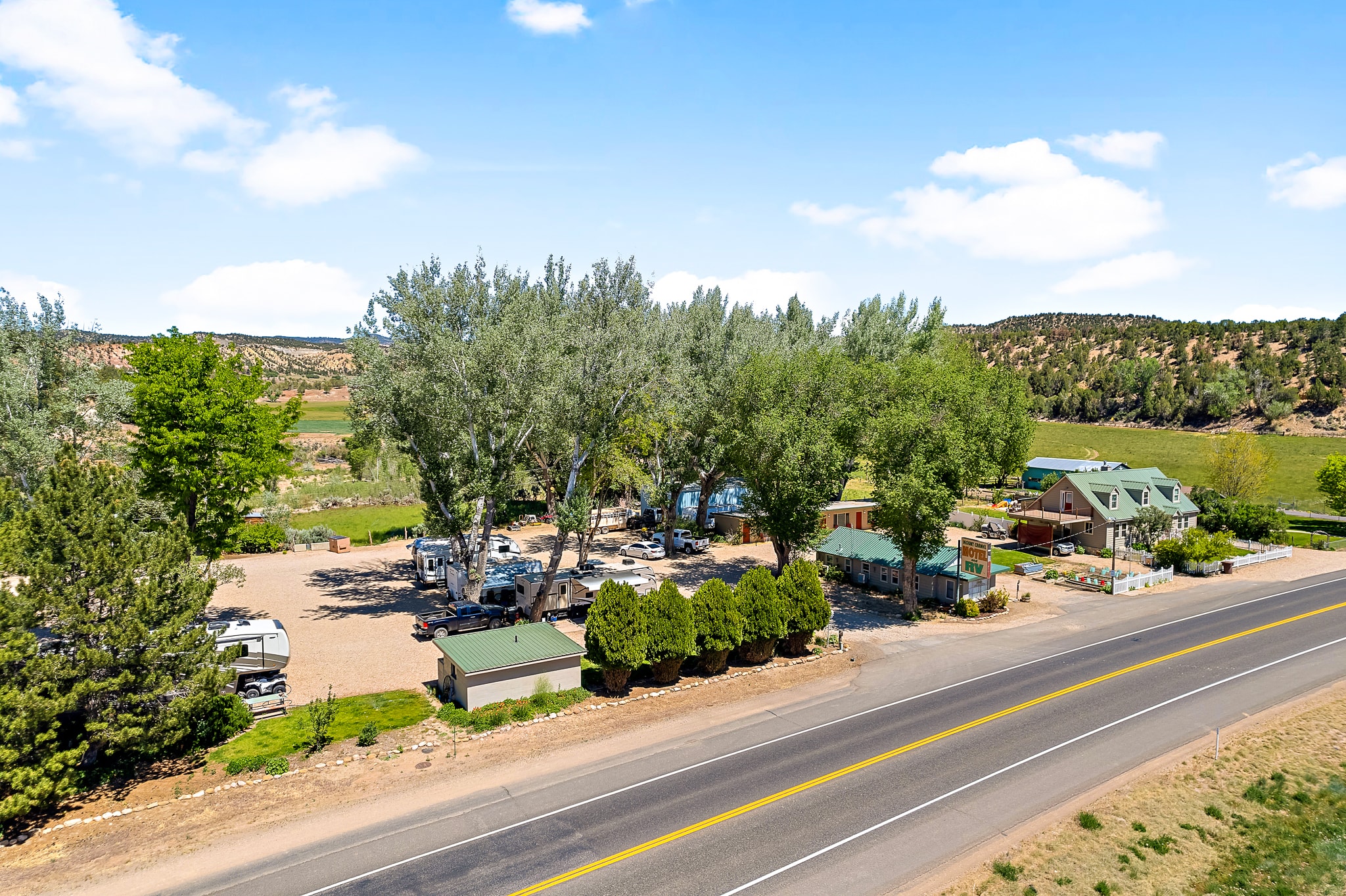 Southern Utah RV Park Near Zion Full Hookups RV 1 — Mt. Carmel, UT — vacation rental