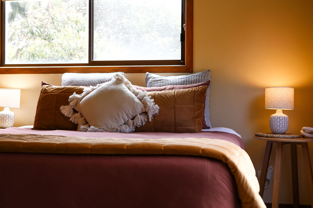 Red Cedar Cottage Coastal Retreat wood fire GOR in Port Campbell, VIC