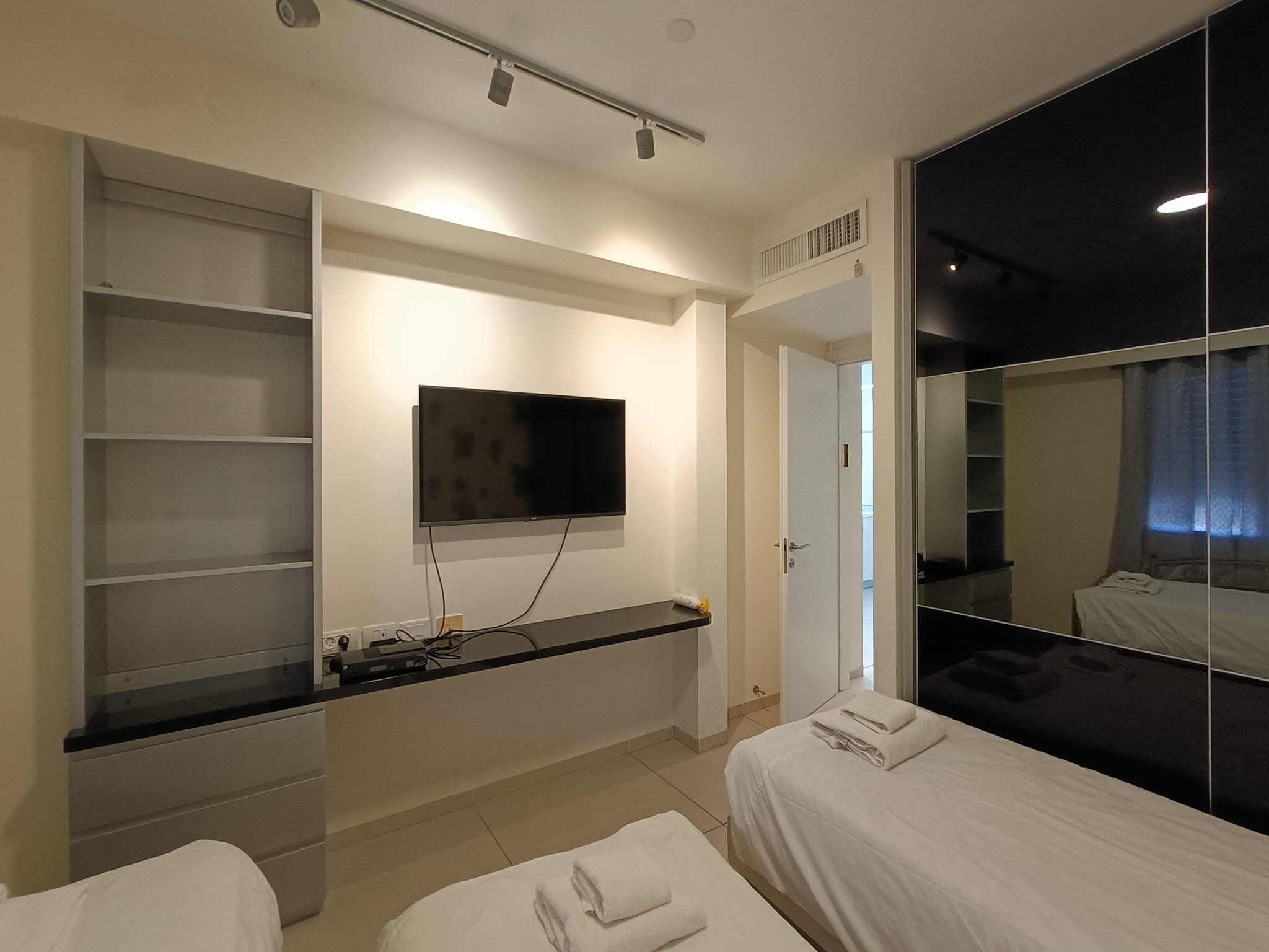 Spacious 2 BDR/2BR with Parking & Temple Mount view in the city center photo 39