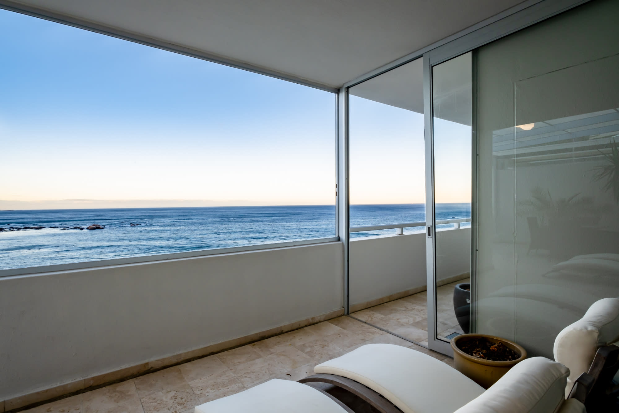 Gorgeous Clifton Holiday Apartment w Ocean Views Dunmore Skies Photo