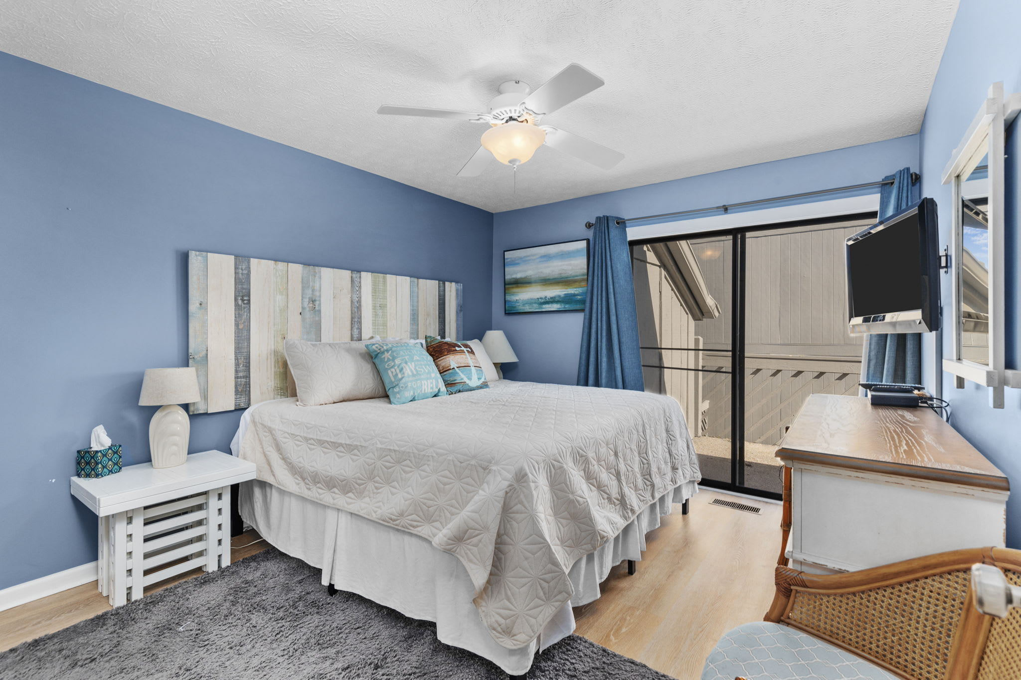 Master king bedroom with ensuite bathroom