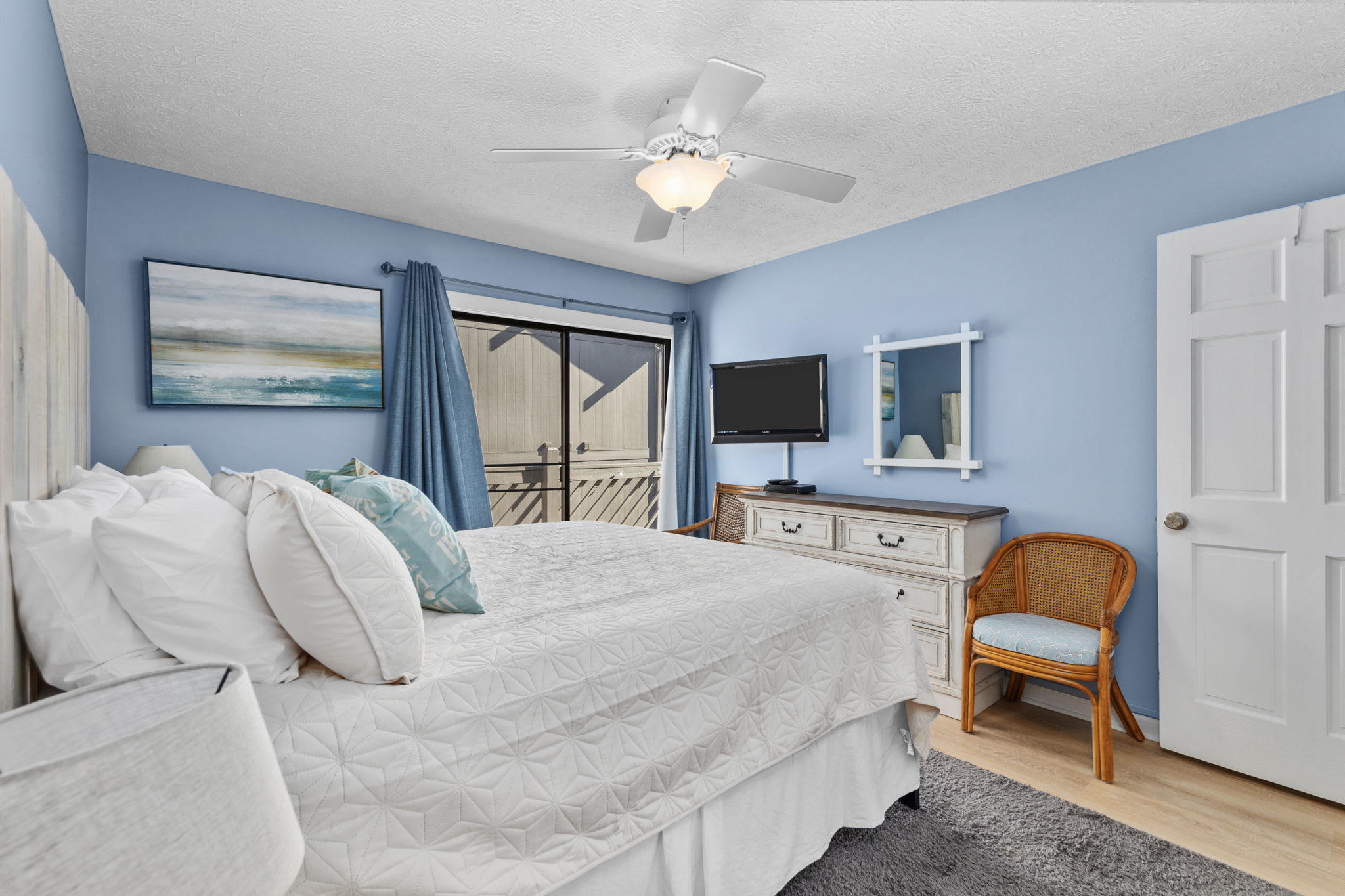 Master king bedroom with ensuite bathroom