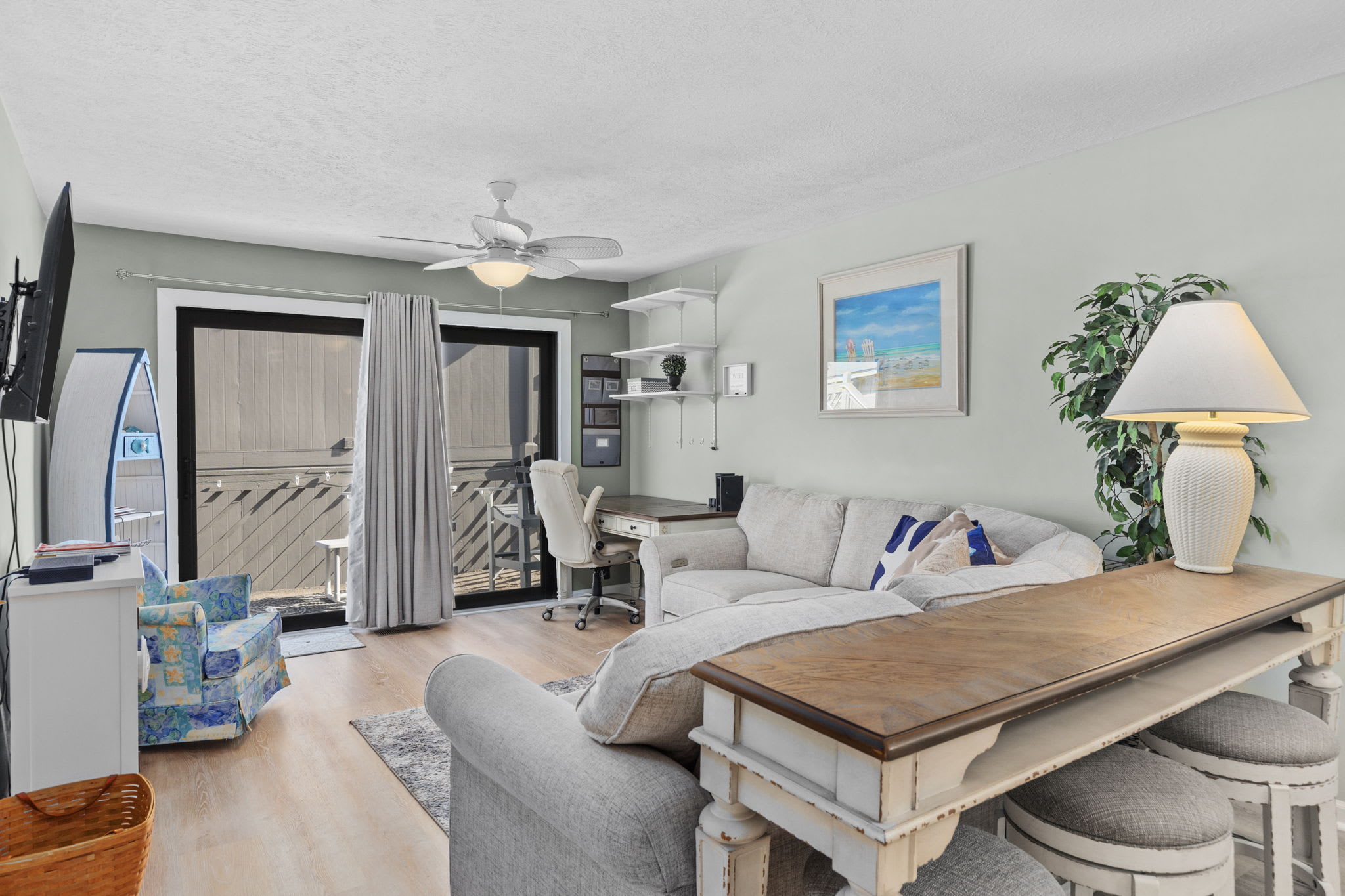 Spacious living room