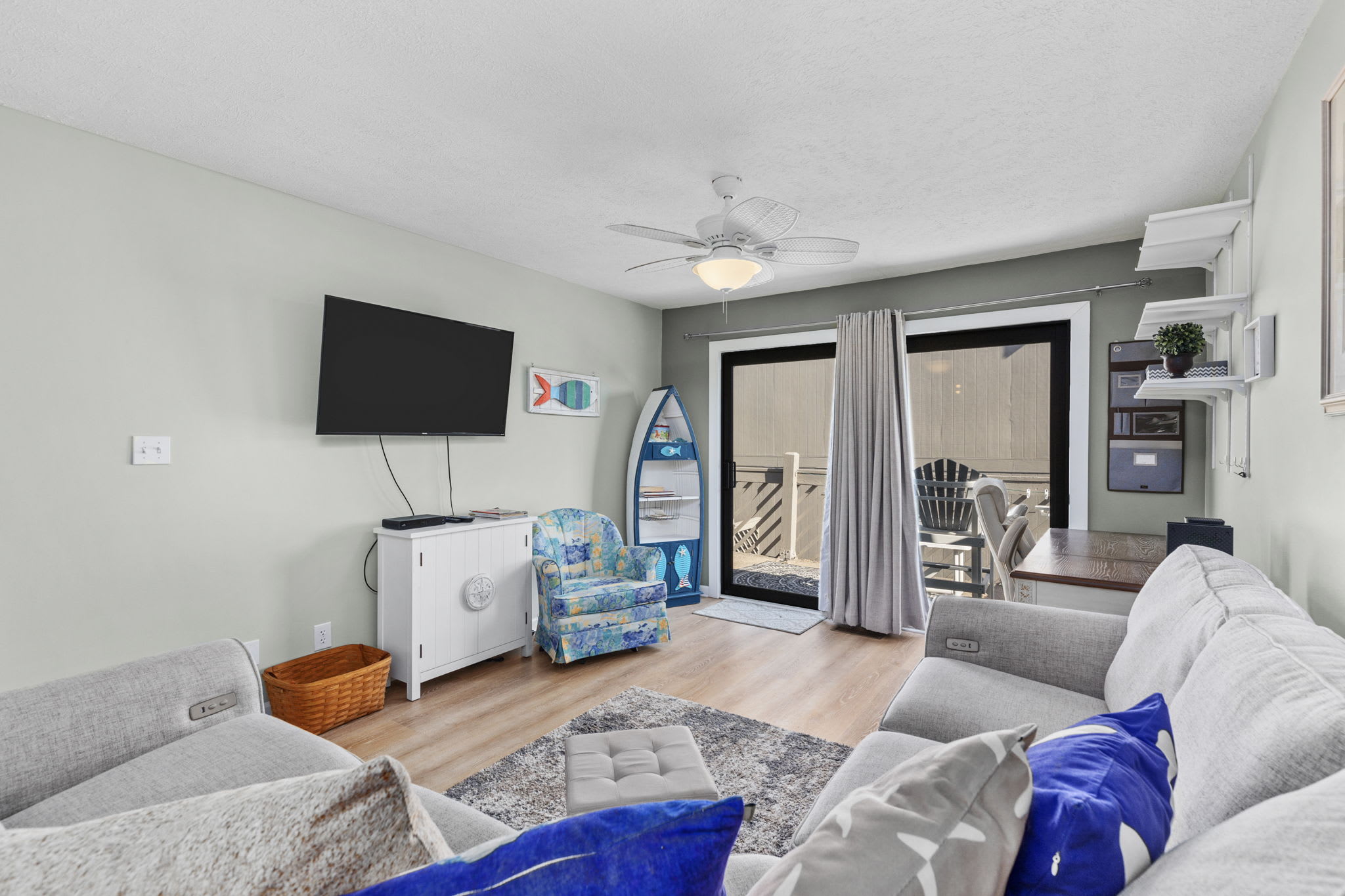 Spacious living room
