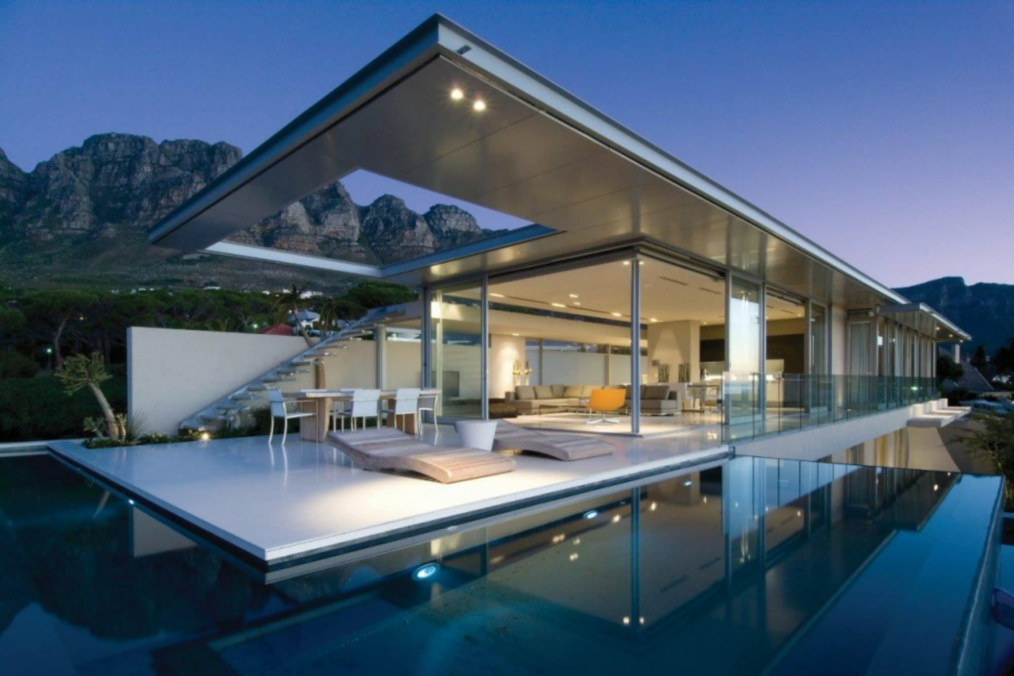 A Villa Masterpiece of Modern Design Bond House