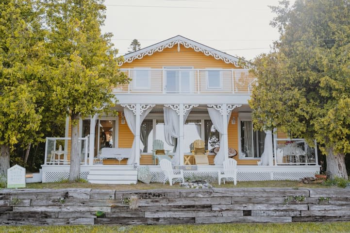 Hot Tub Waterfront Cottage - Near Sauble beach — Wiarton, Ontario — vacation rental