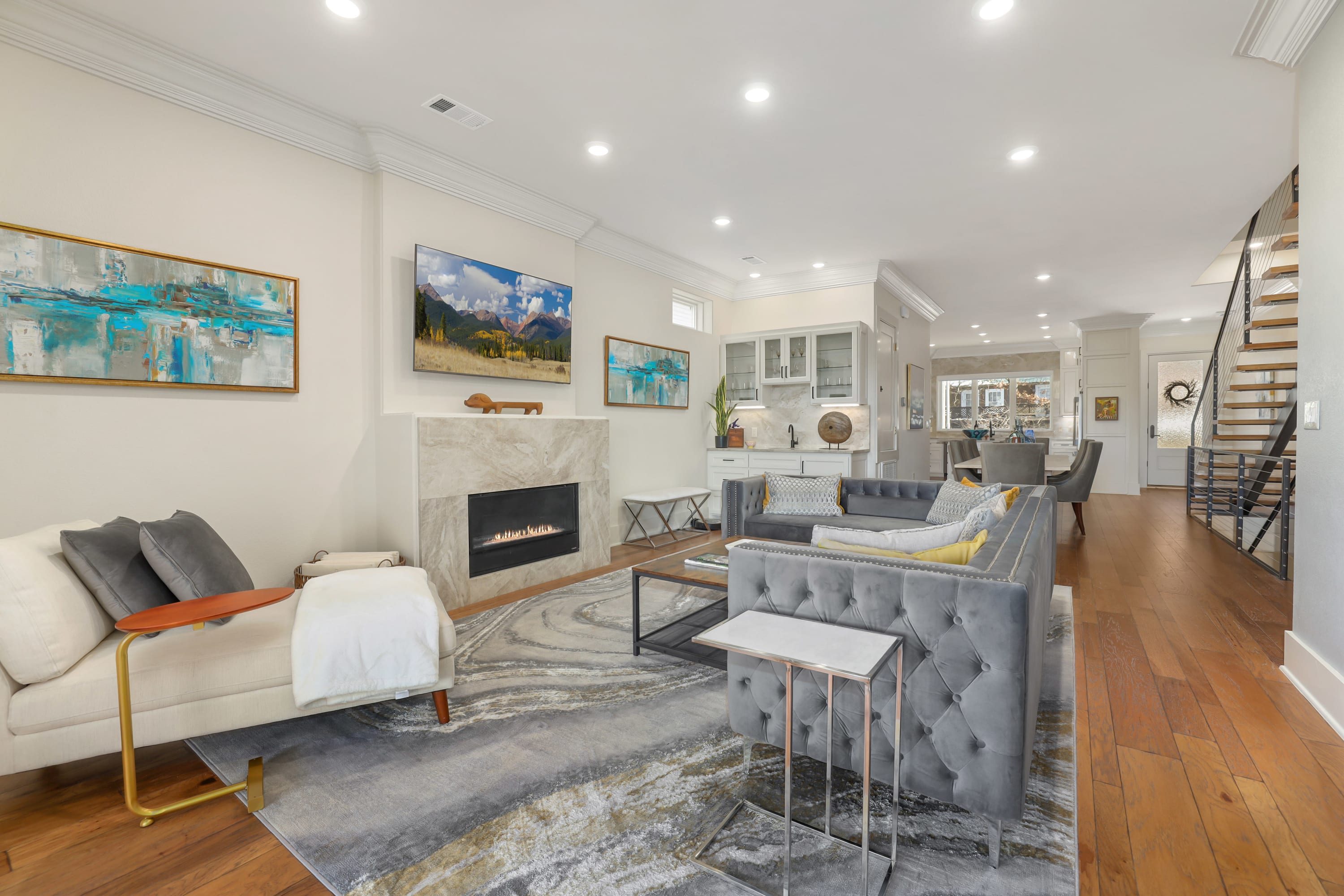 The Roman - Luxury Townhome - 1m to DT — Fayetteville, AR — vacation rental