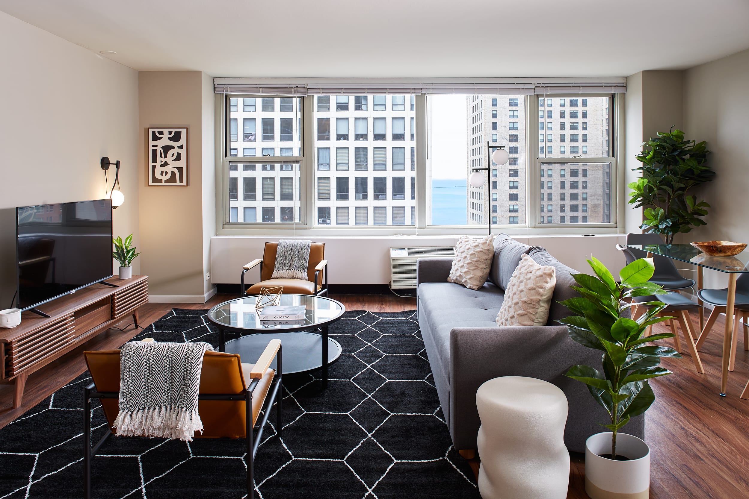 Corner 3BR in Streeterville | Views | Roof Deck — Chicago, IL — vacation rental