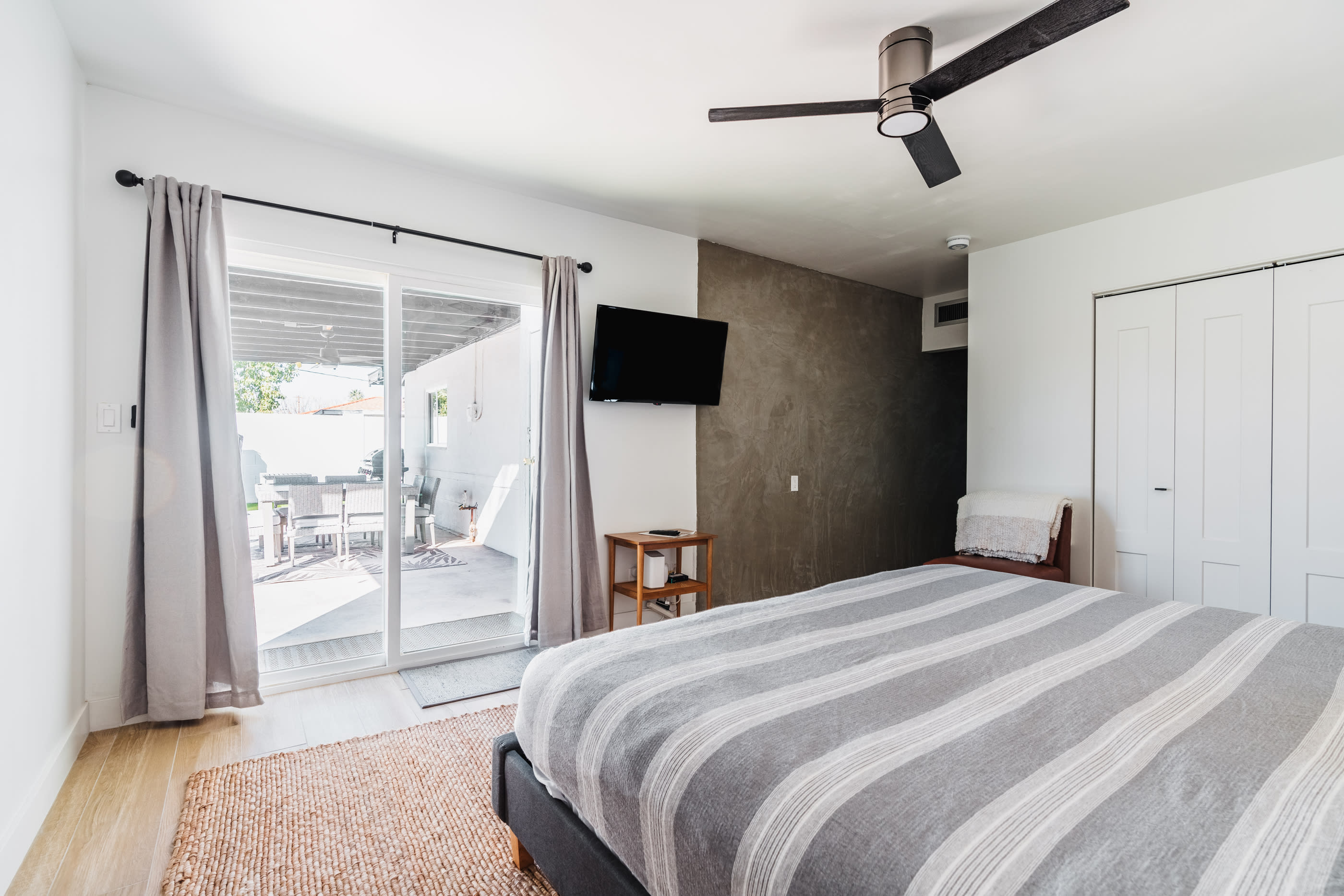 King bedroom with sliding door out to pool