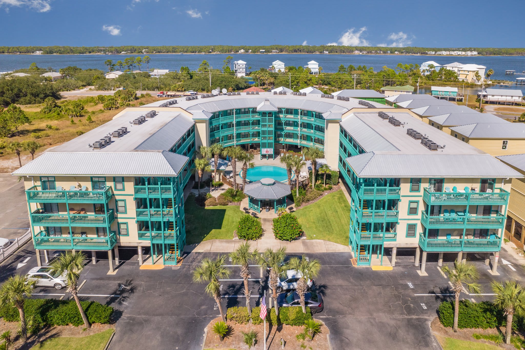 Impressive condo across from beach with pool | Photo 2