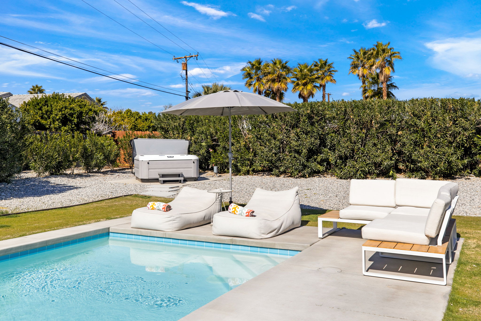 El Retiro Pool Jacuzzi and Private Yard