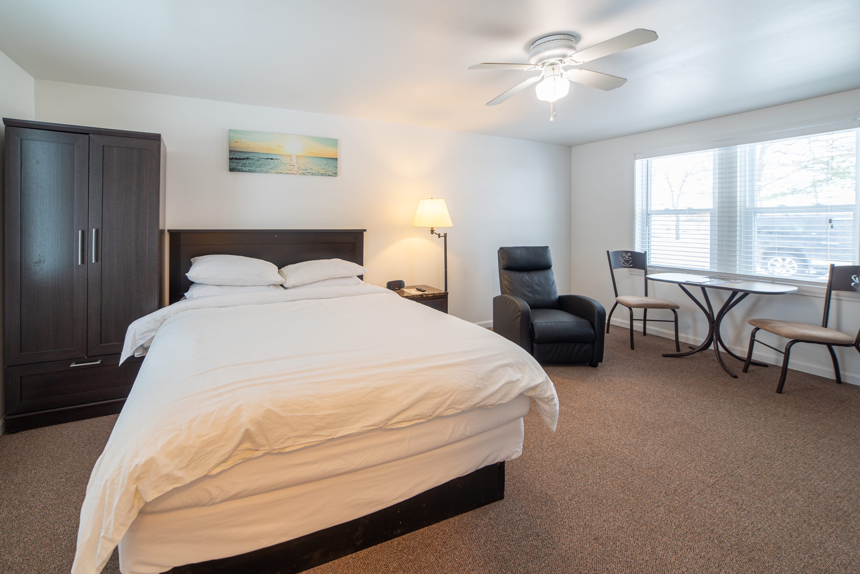 Room 5 at Inland Lake Motel, Indian River, MI — Indian River, MI — vacation rental