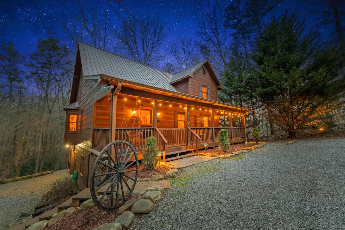 Hillside Retreat Cabin inside Coosawattee Resort