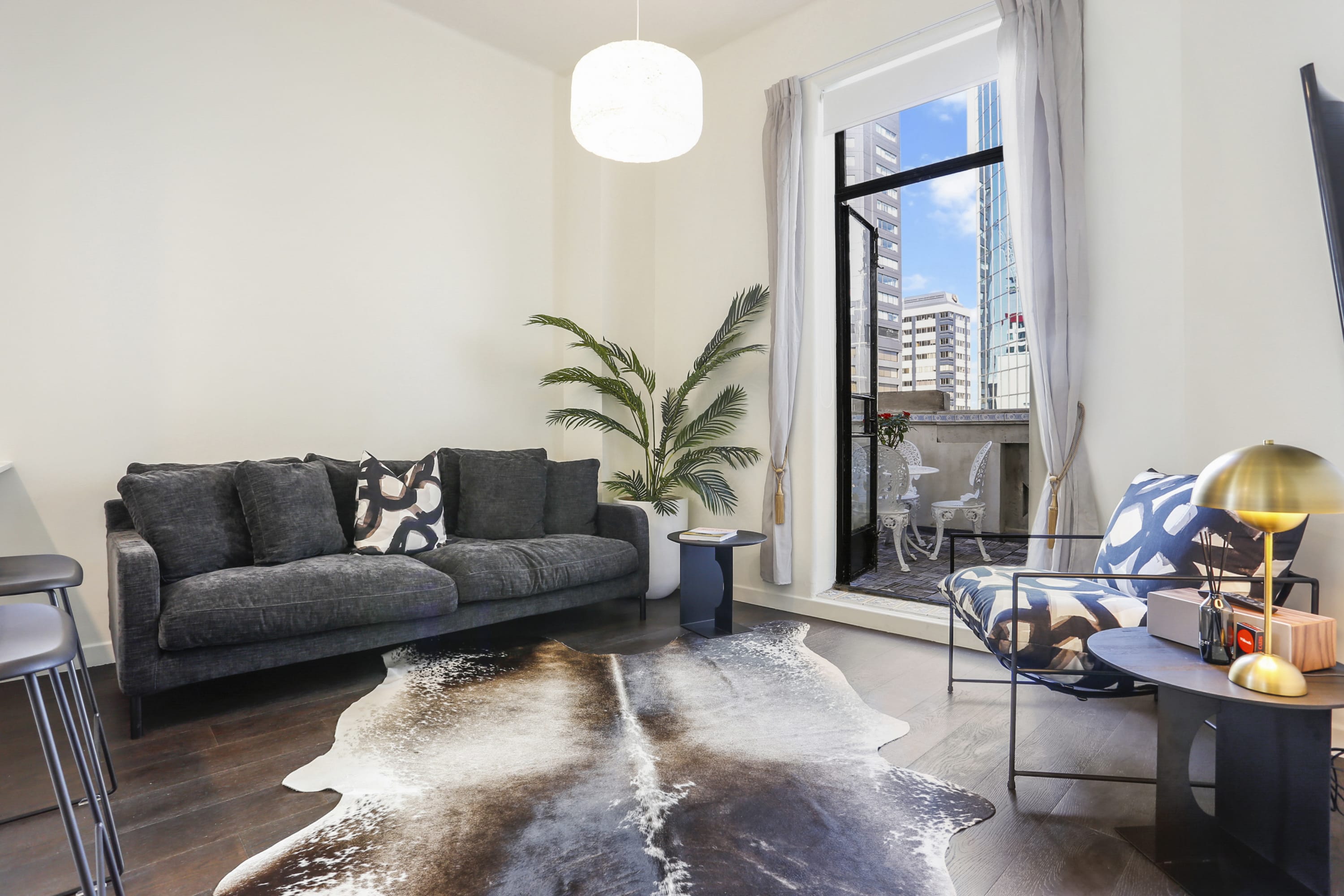 Stylish Living in Downtown Auckland CBD - Image 2