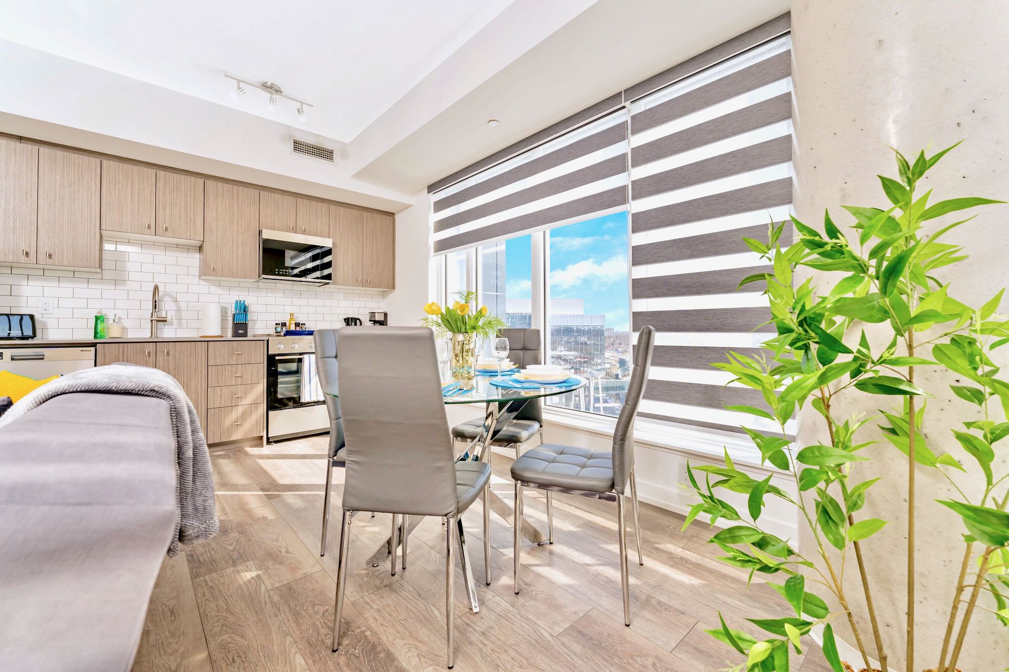 Deluxe 1BR Condo City Views From Your Balcony