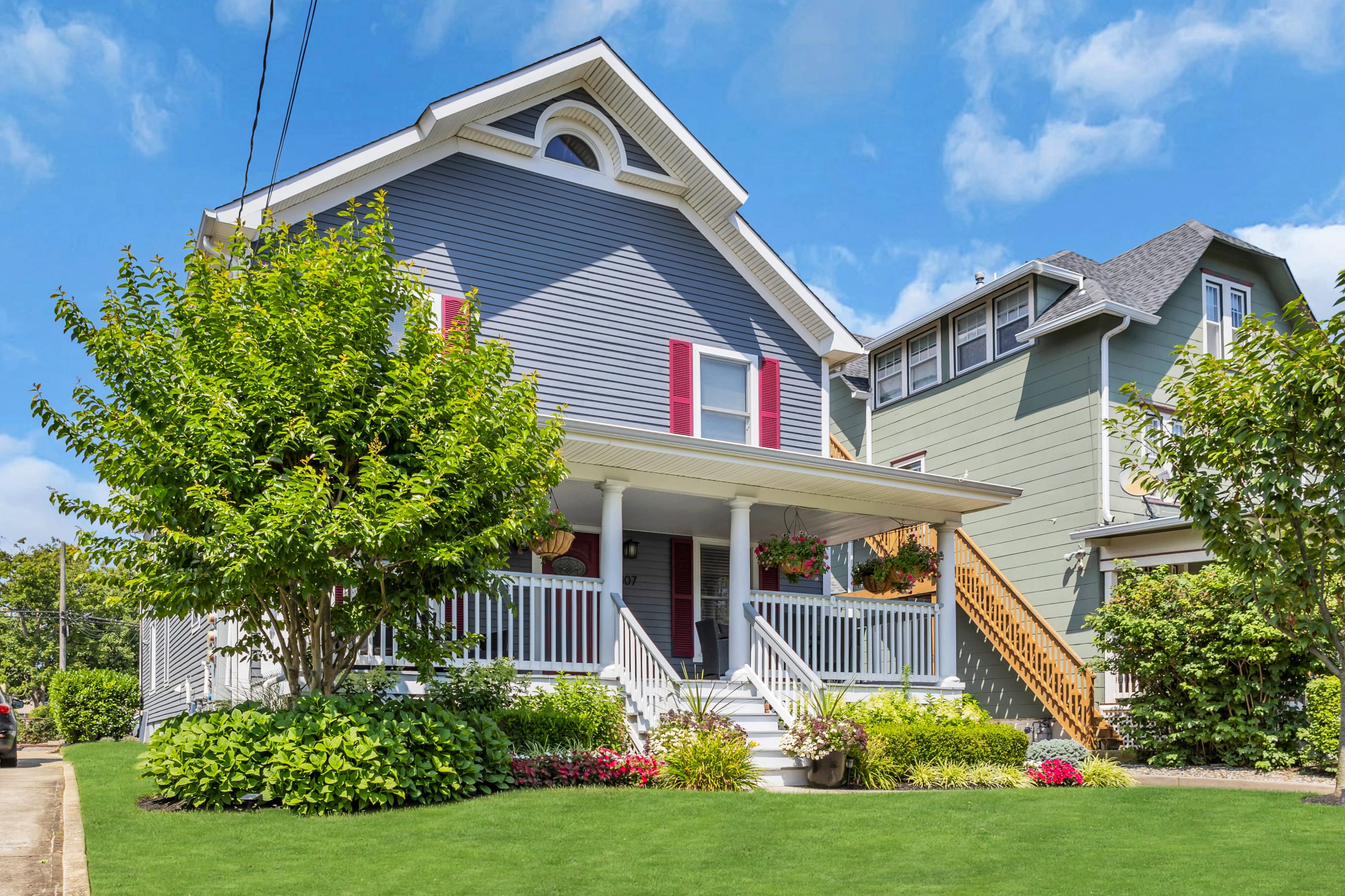 3 BR Apt, 2 Blks to Bch, Parking and Beach Passes! - Photo 1