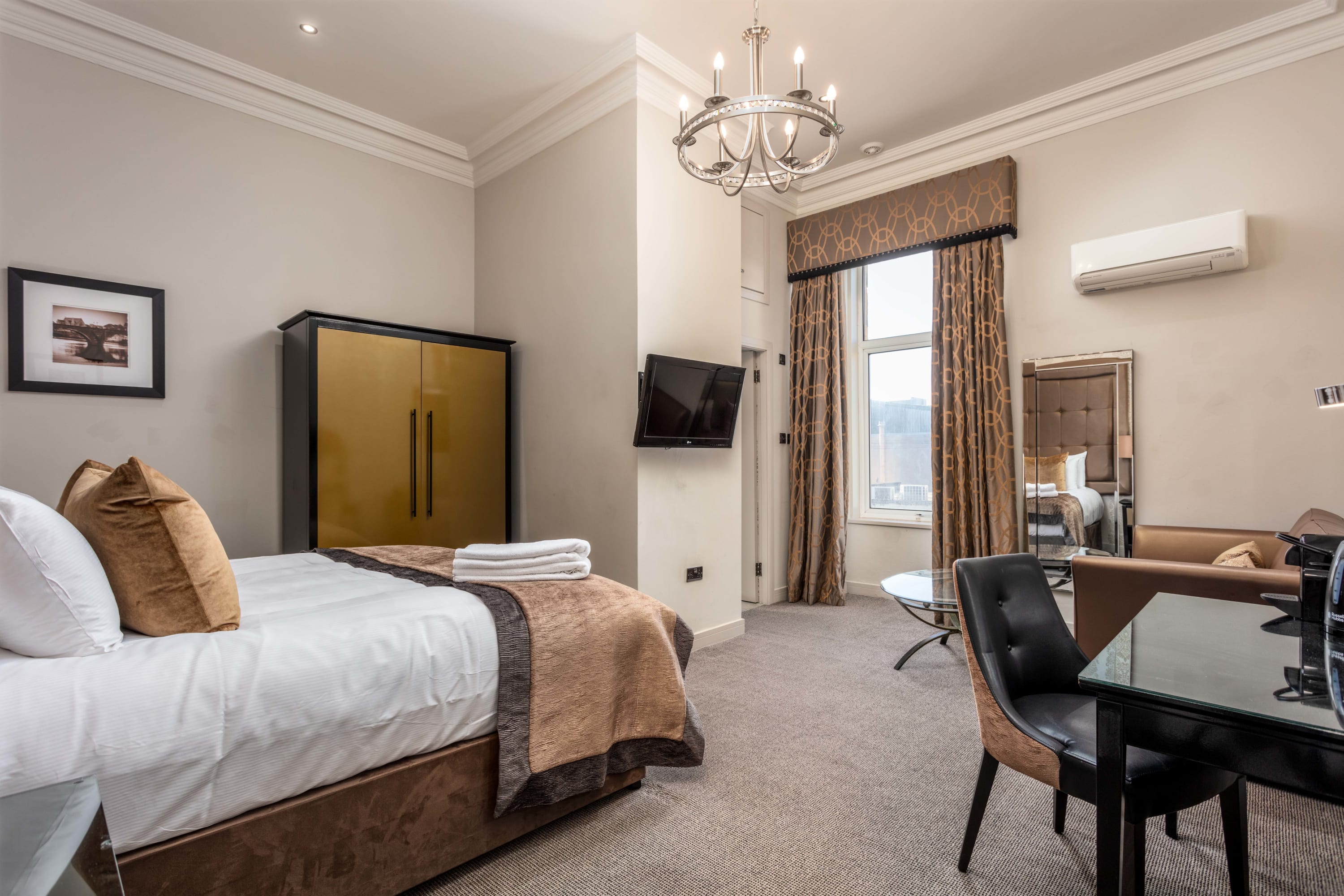 The Kylestrome Executive King or Twin + Sofa Bed — Ayr, Scotland — vacation rental