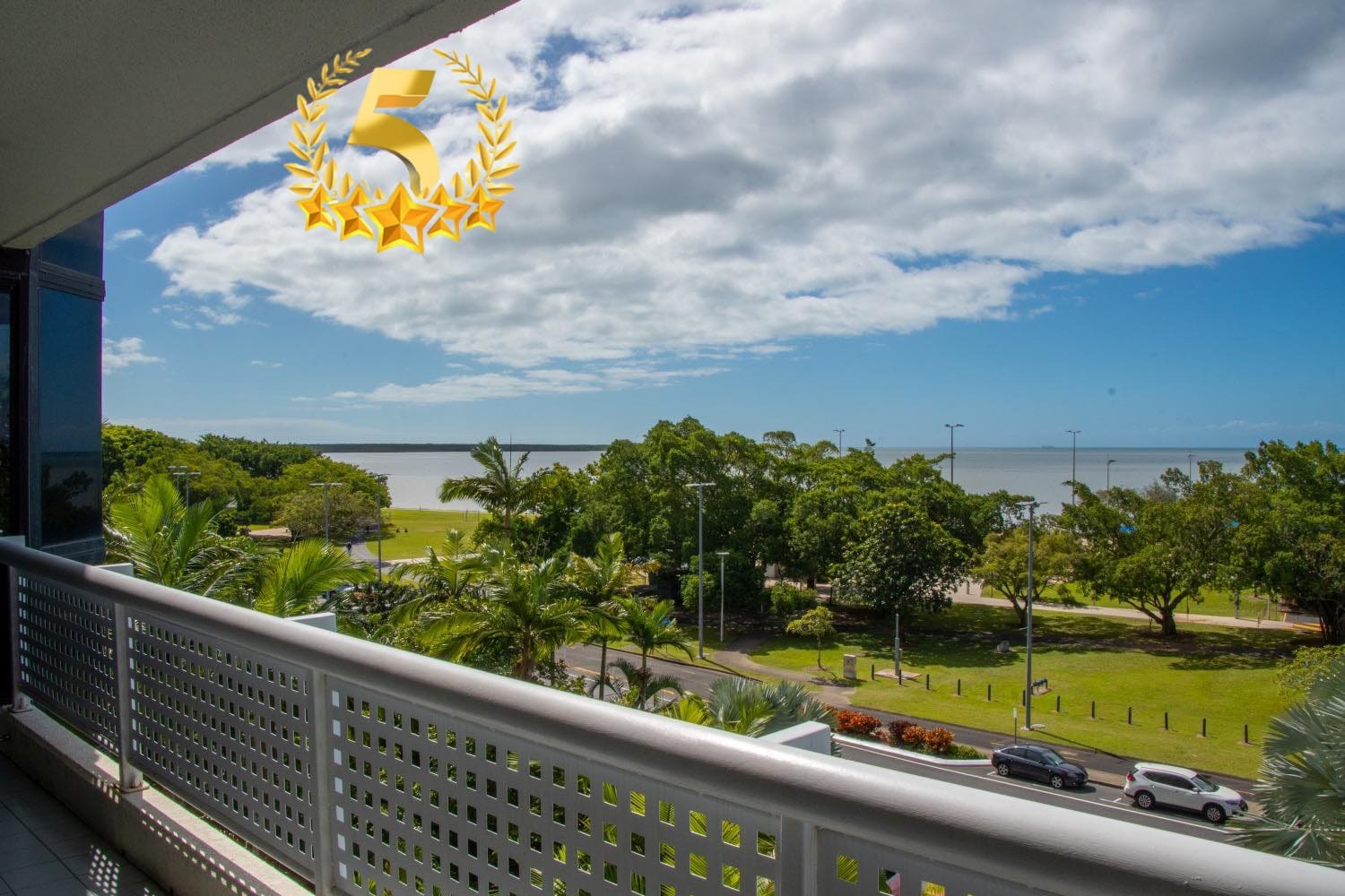 Cairns Luxury Waterview Apartment