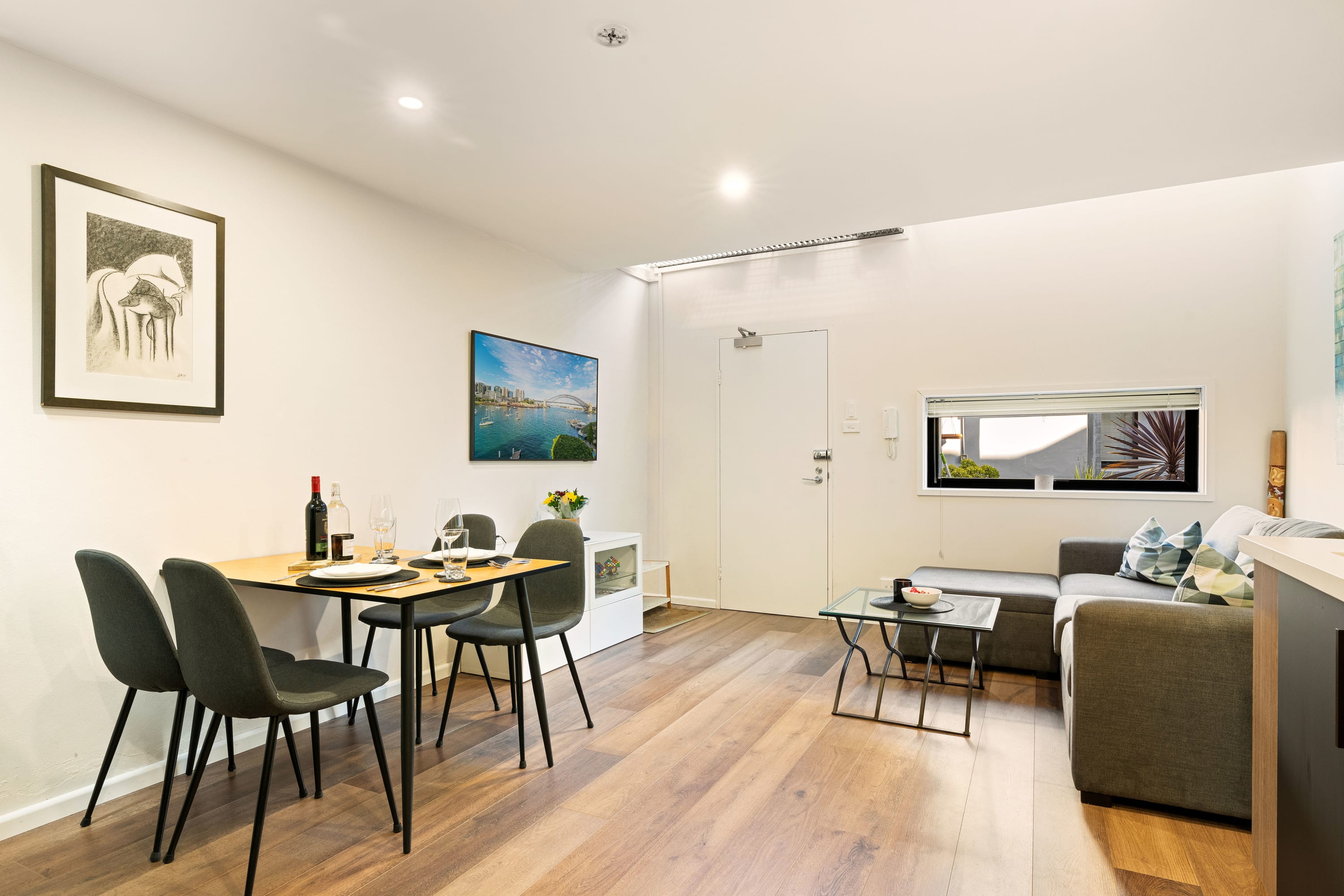 Modern 1 Bedroom Apartment - Photo 1