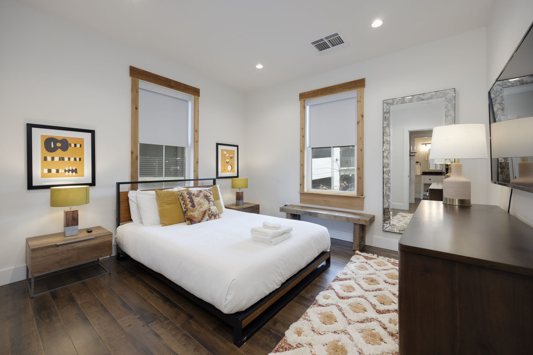 Modern 2BR Gulch Condo |Sleeps 8|Walkable Downtown