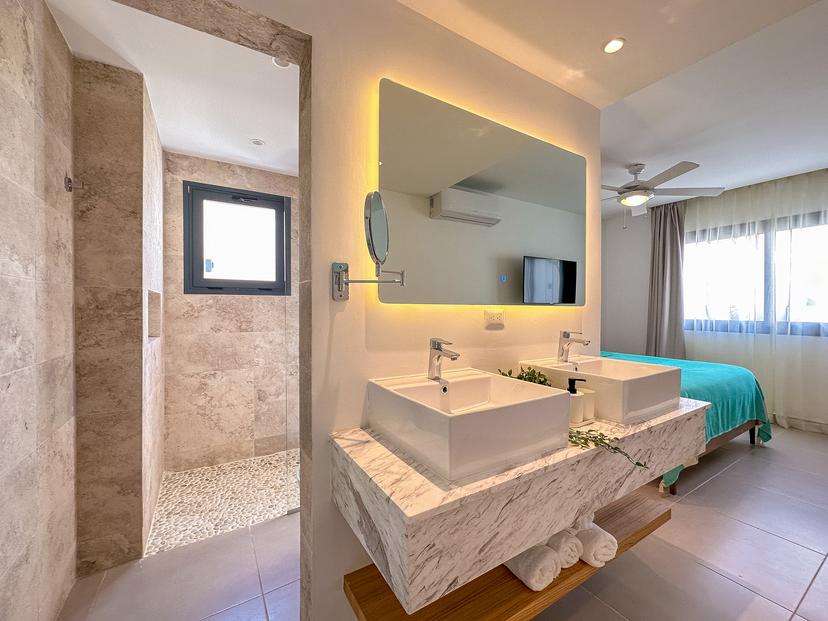 Fantastic brand new beach condo