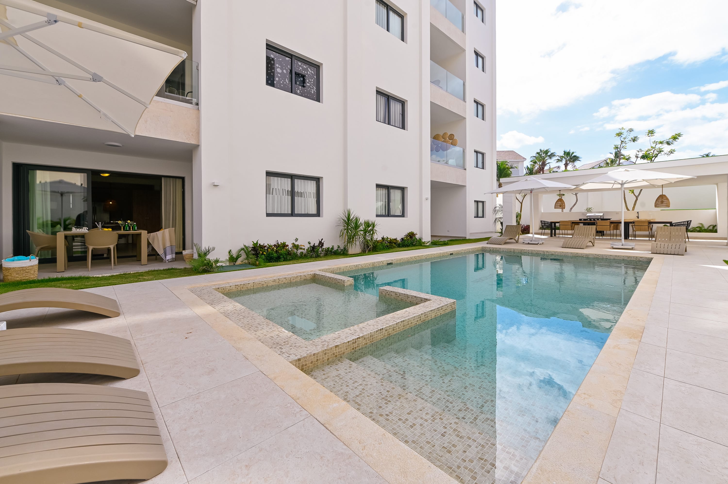 Fantastic brand new beach condo