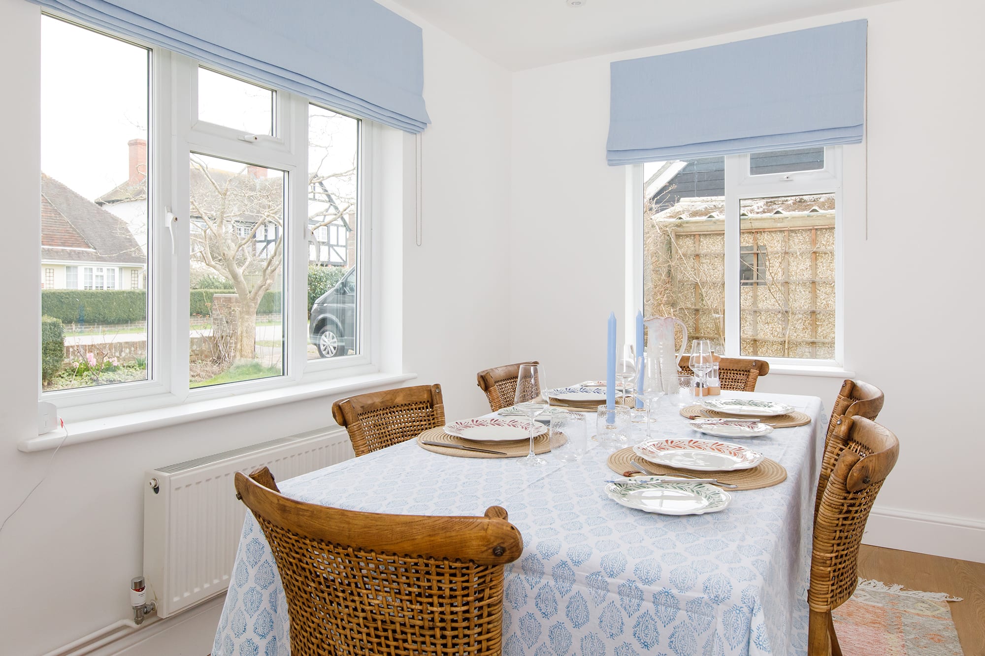 The separate dining room is decorated in calm colours, with a nautical feel and seats up to 6 guests.