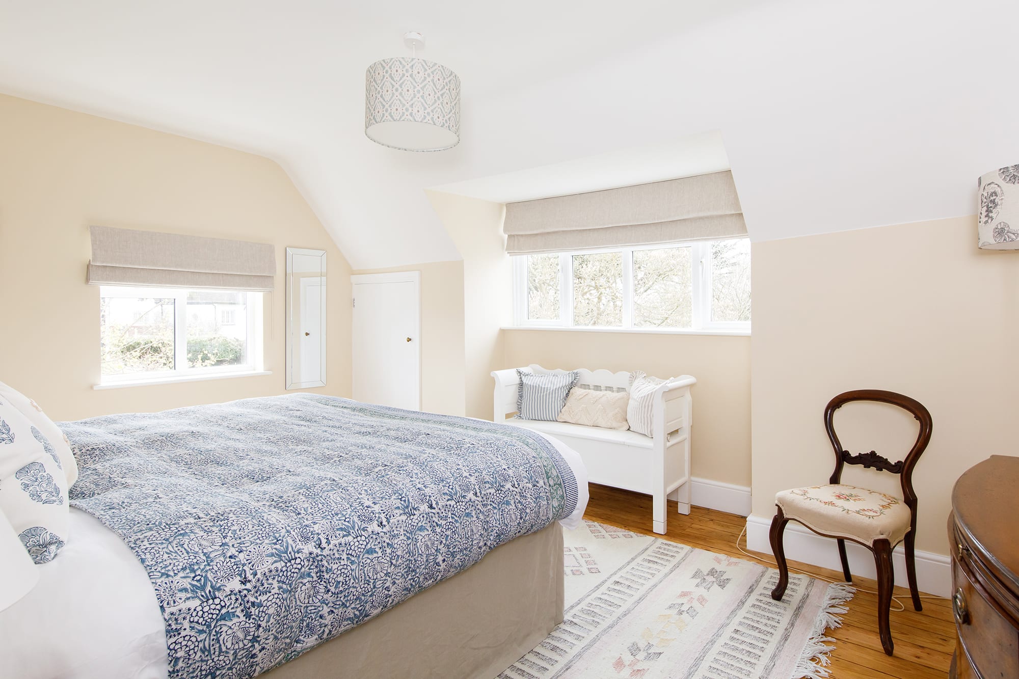 The master bedroom has a king bed that can split into twin bed. It also has a pull out floor mattress.