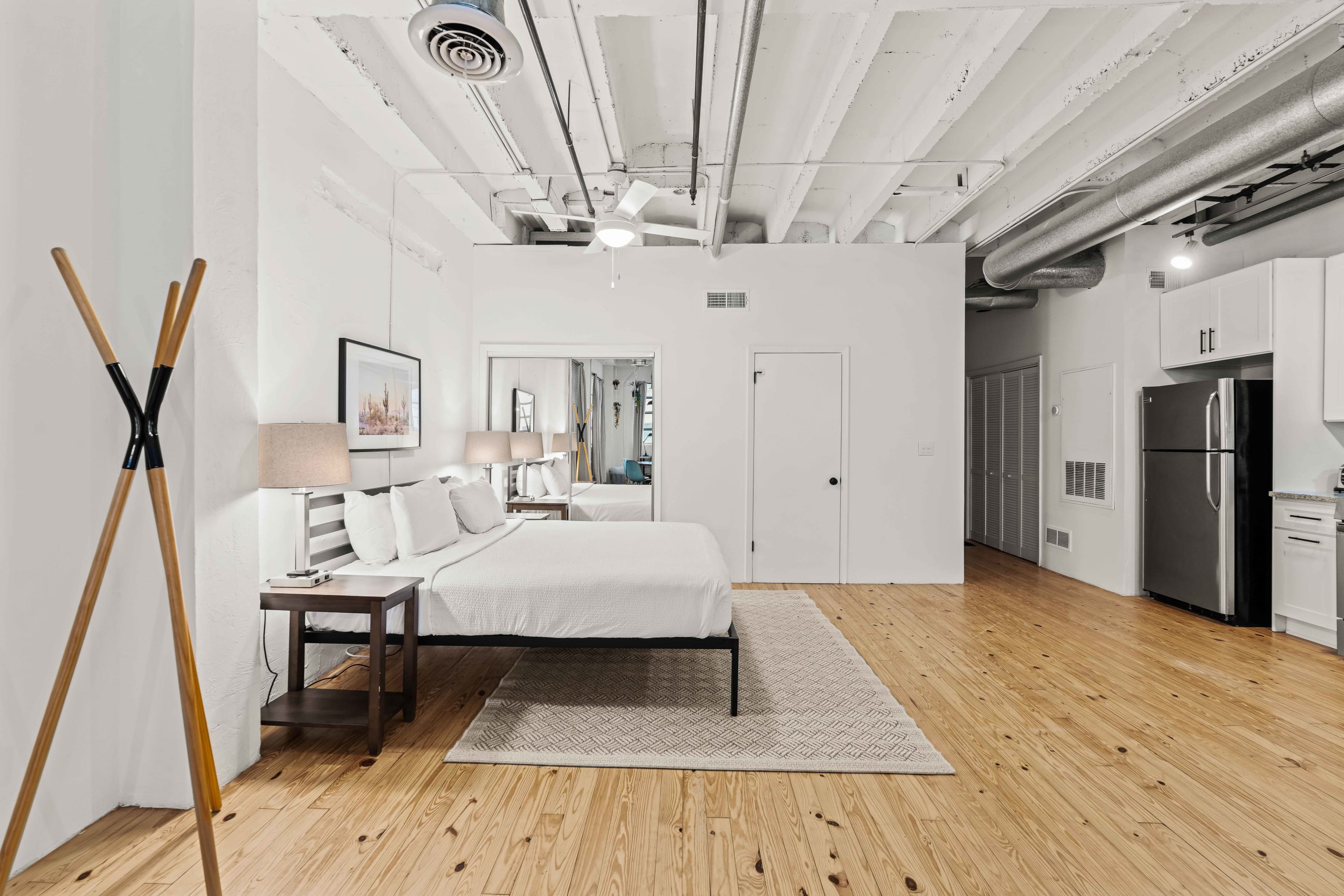 Central Midtown Brooklyn Style Loft! - Picture 22