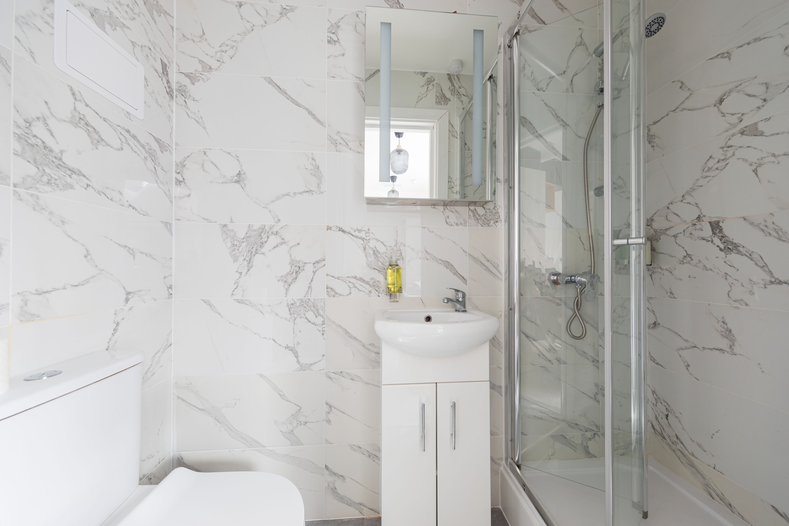 Chic Boutique Hotel Room with Ensuite for Two - Photo 22