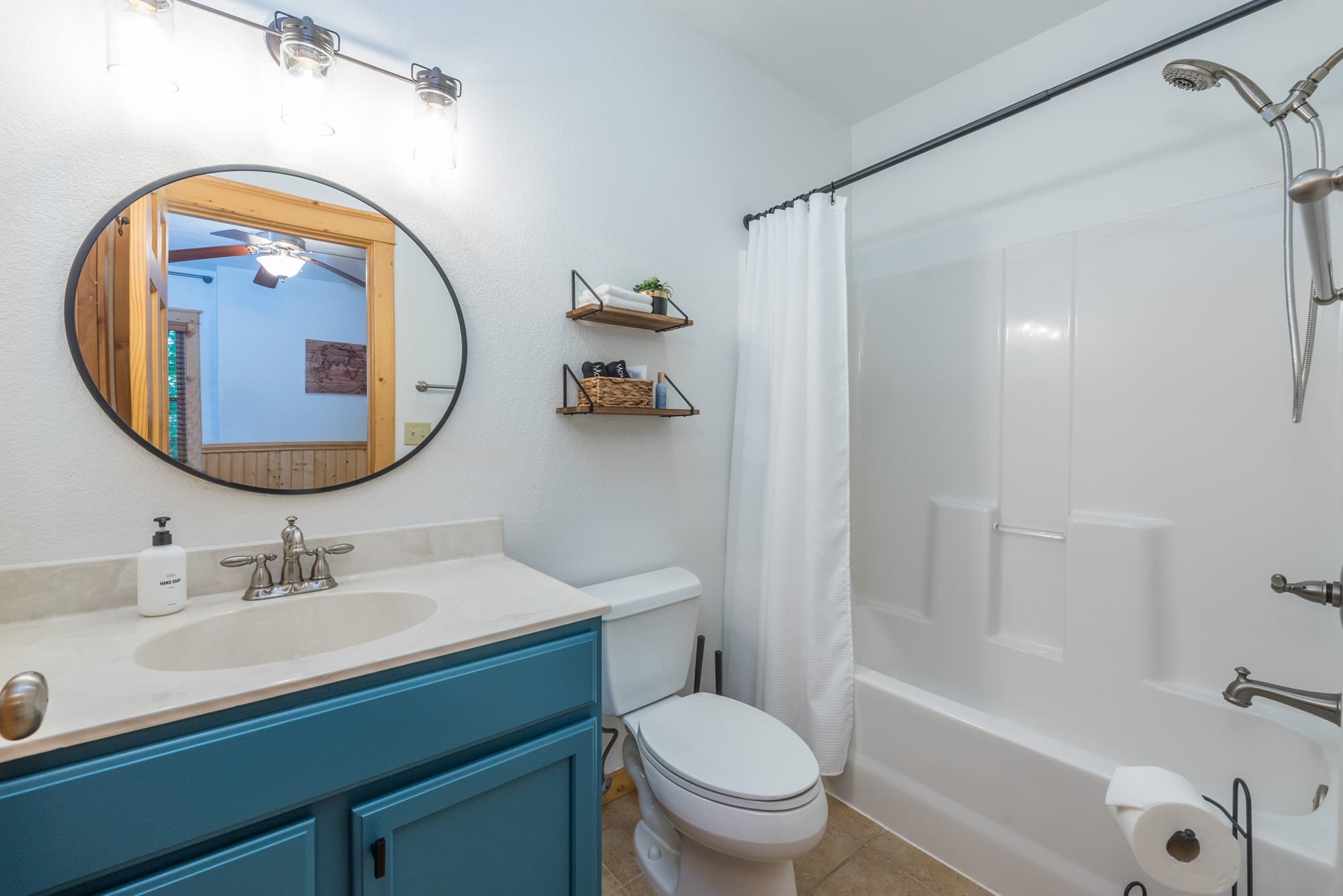 Cabin 1 - Lower level full bathroom
