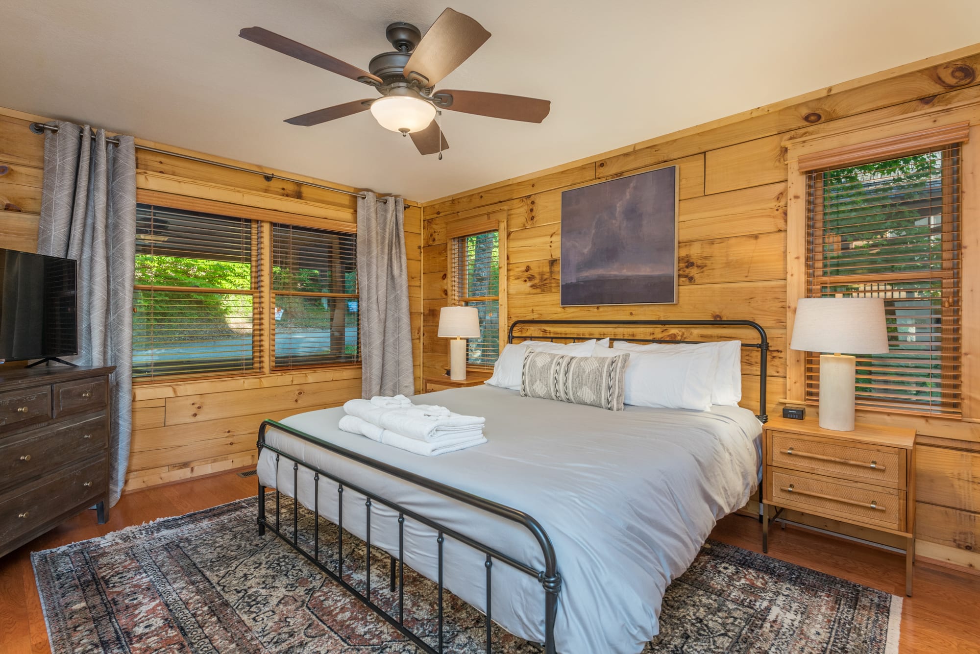 Cabin 1 - Primary King bedroom with private bathroom