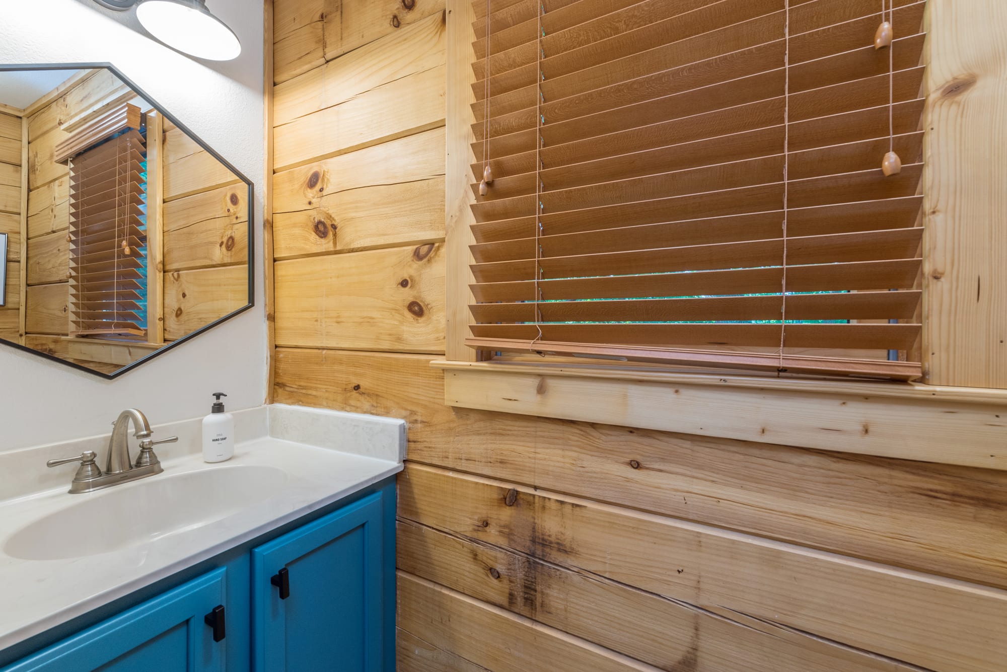Cabin 1 - 1/2 bath off the main entrance