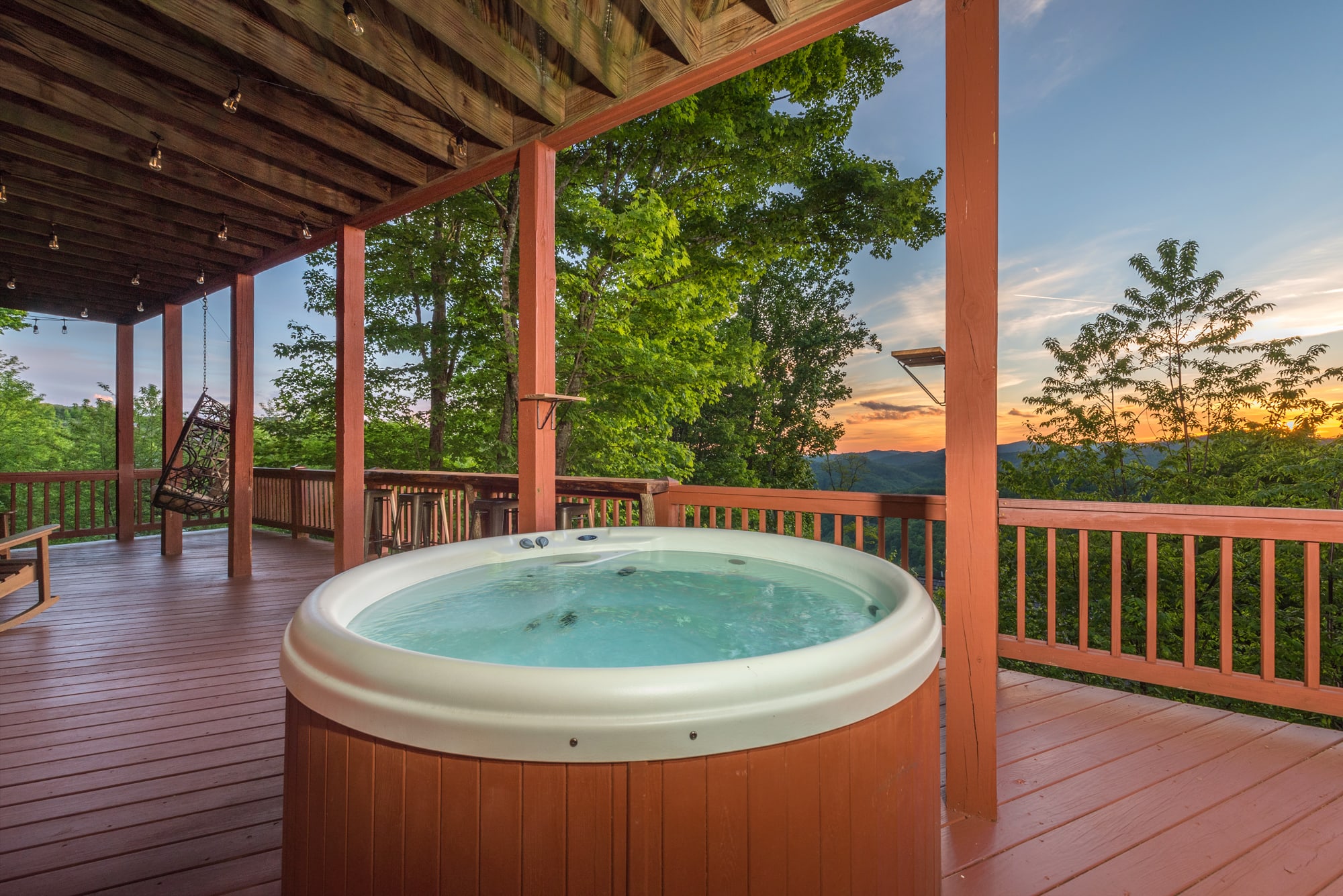 Cabin 1 - Hot tub on lower deck