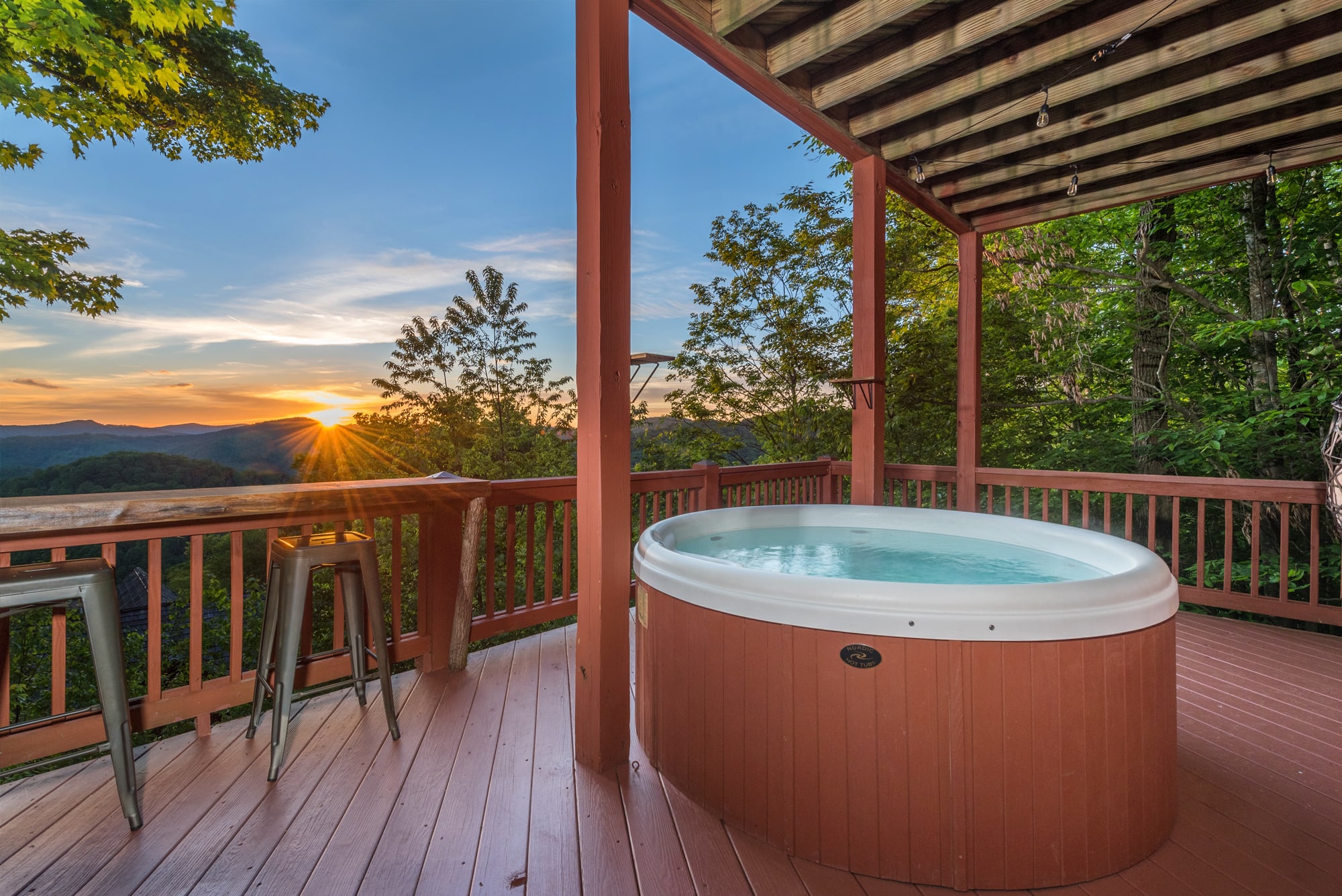 Cabin 1 - Hot tub on lower deck