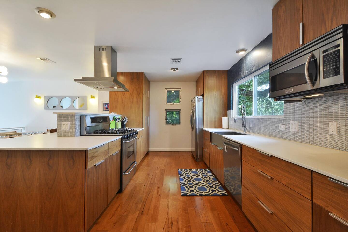 Sun Soaked, Updated Private Home | East Riverside