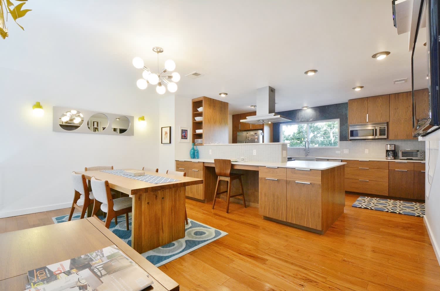 Sun Soaked, Updated Private Home | East Riverside
