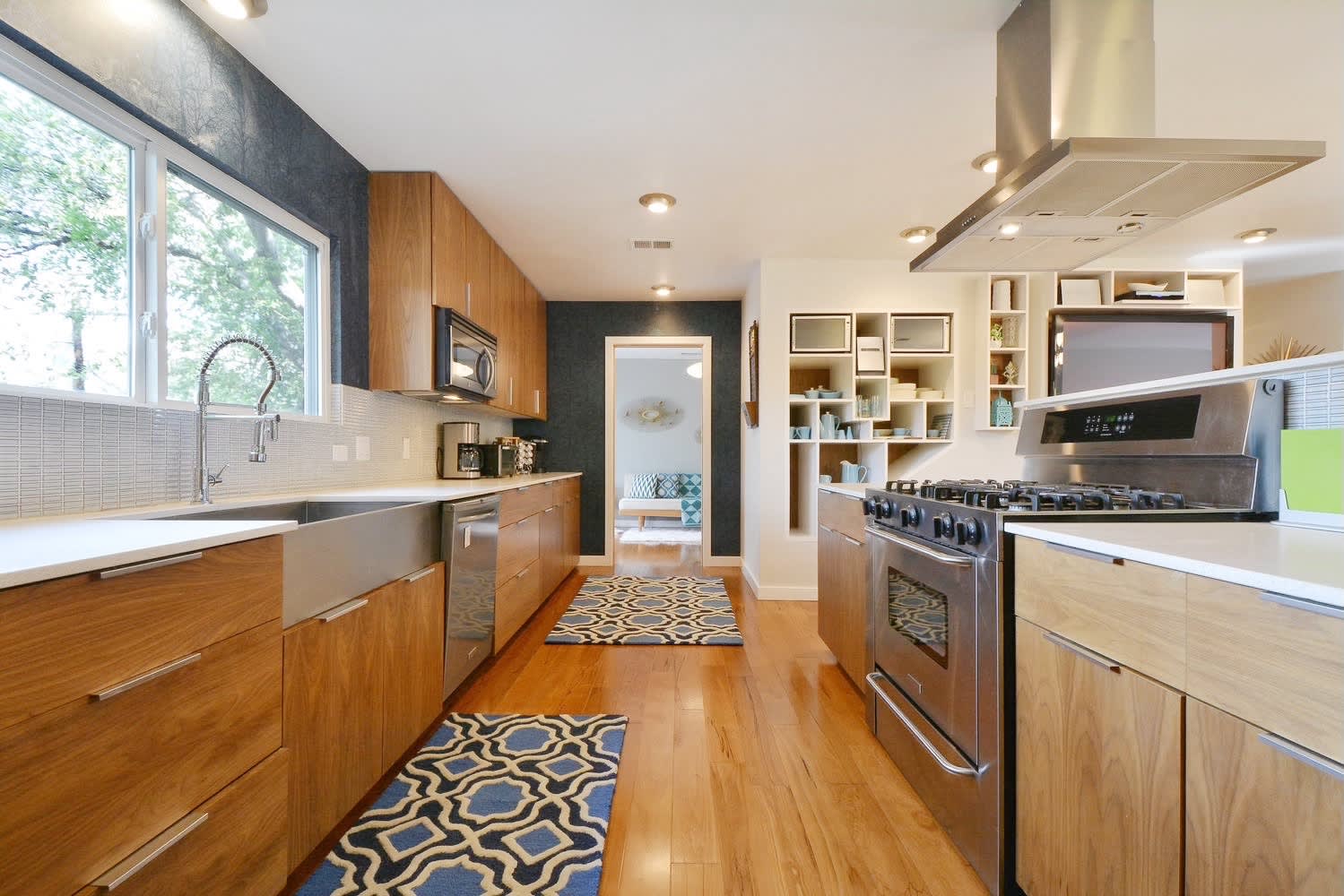 Sun Soaked, Updated Private Home | East Riverside