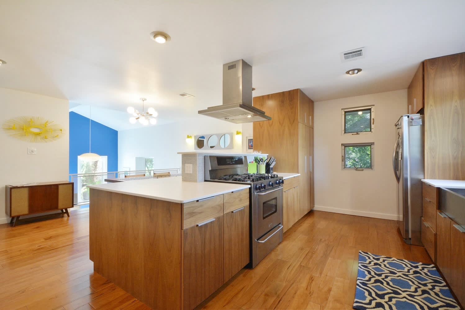 Sun Soaked, Updated Private Home | East Riverside