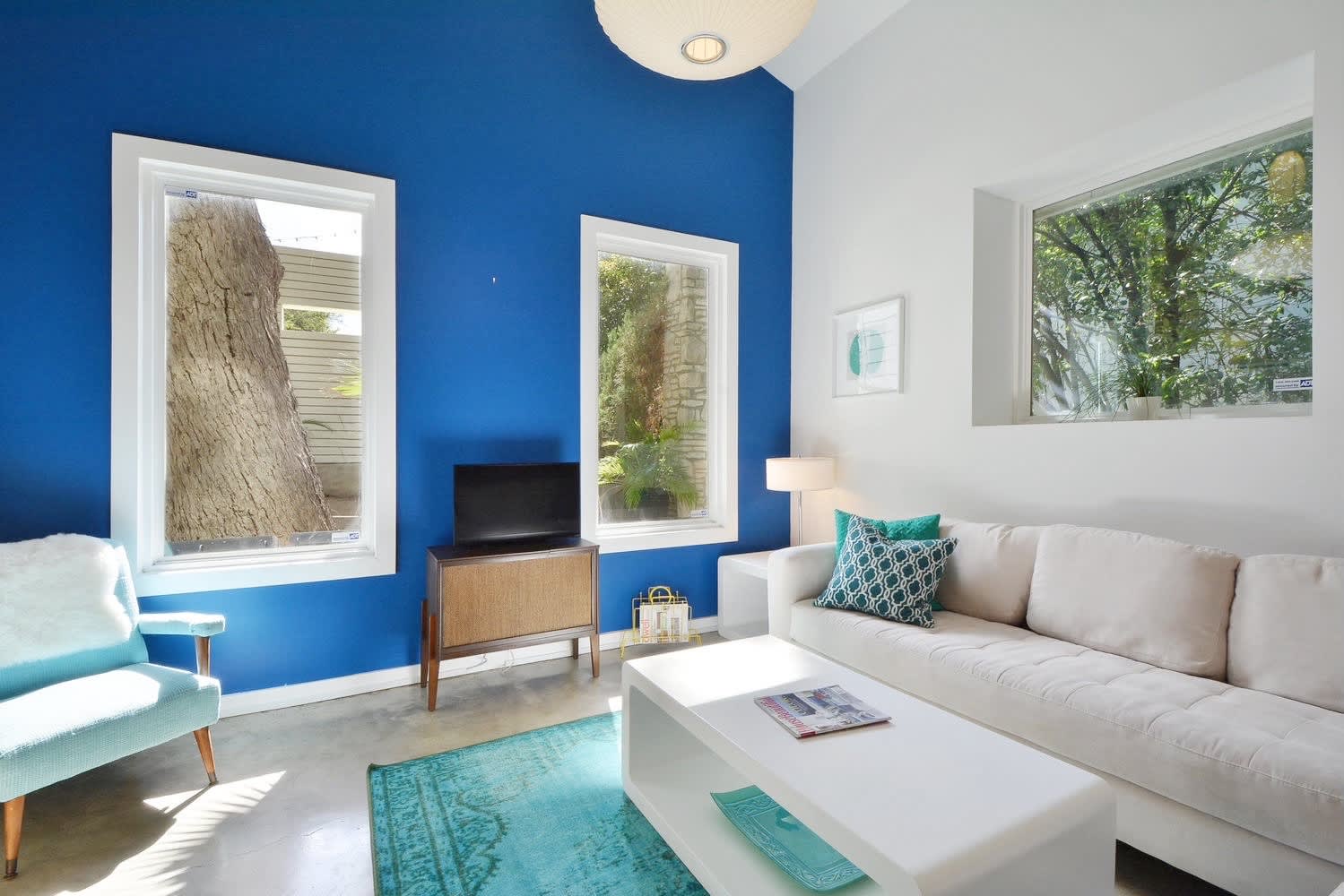 Sun Soaked, Updated Private Home | East Riverside