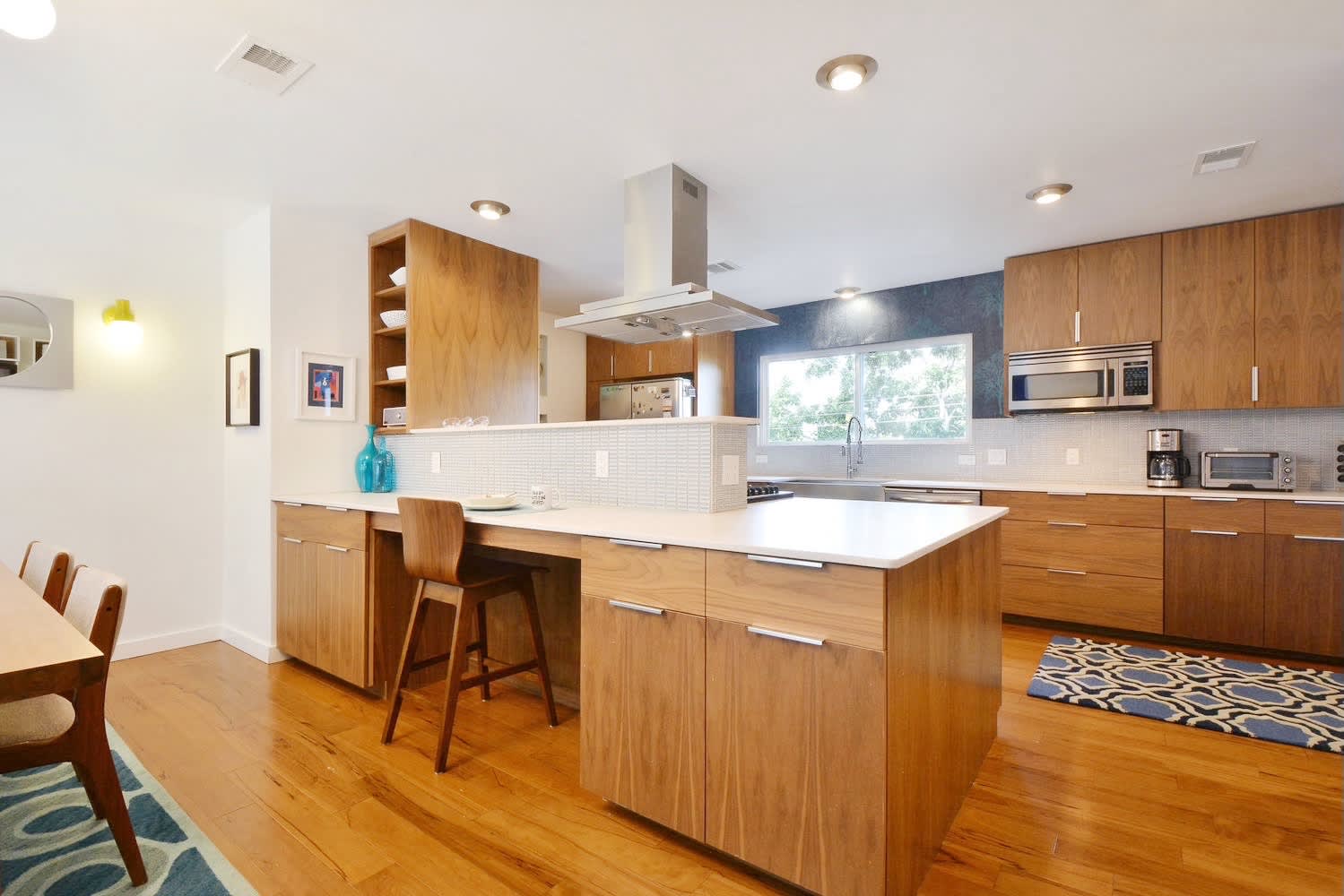 Sun Soaked, Updated Private Home | East Riverside